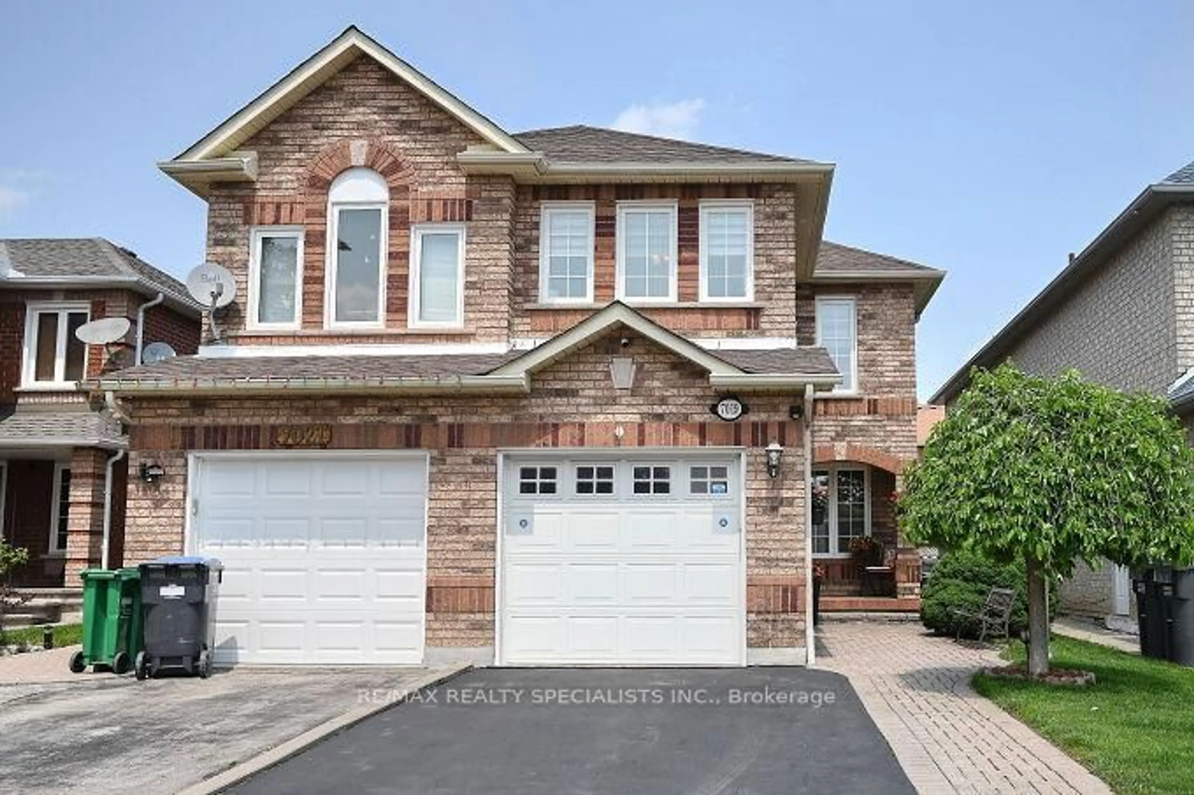 Home with brick exterior material, street for 7019 Graydon Crt, Mississauga Ontario L5N 7H4