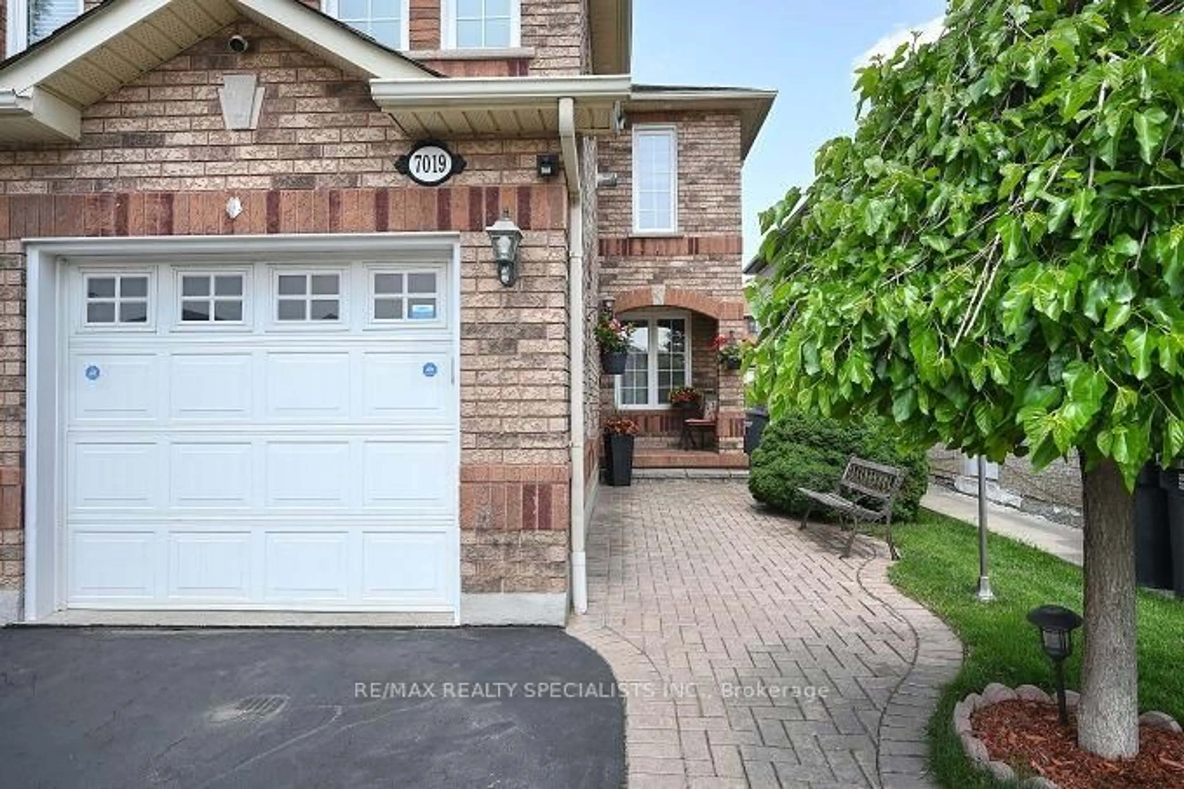Home with brick exterior material, street for 7019 Graydon Crt, Mississauga Ontario L5N 7H4