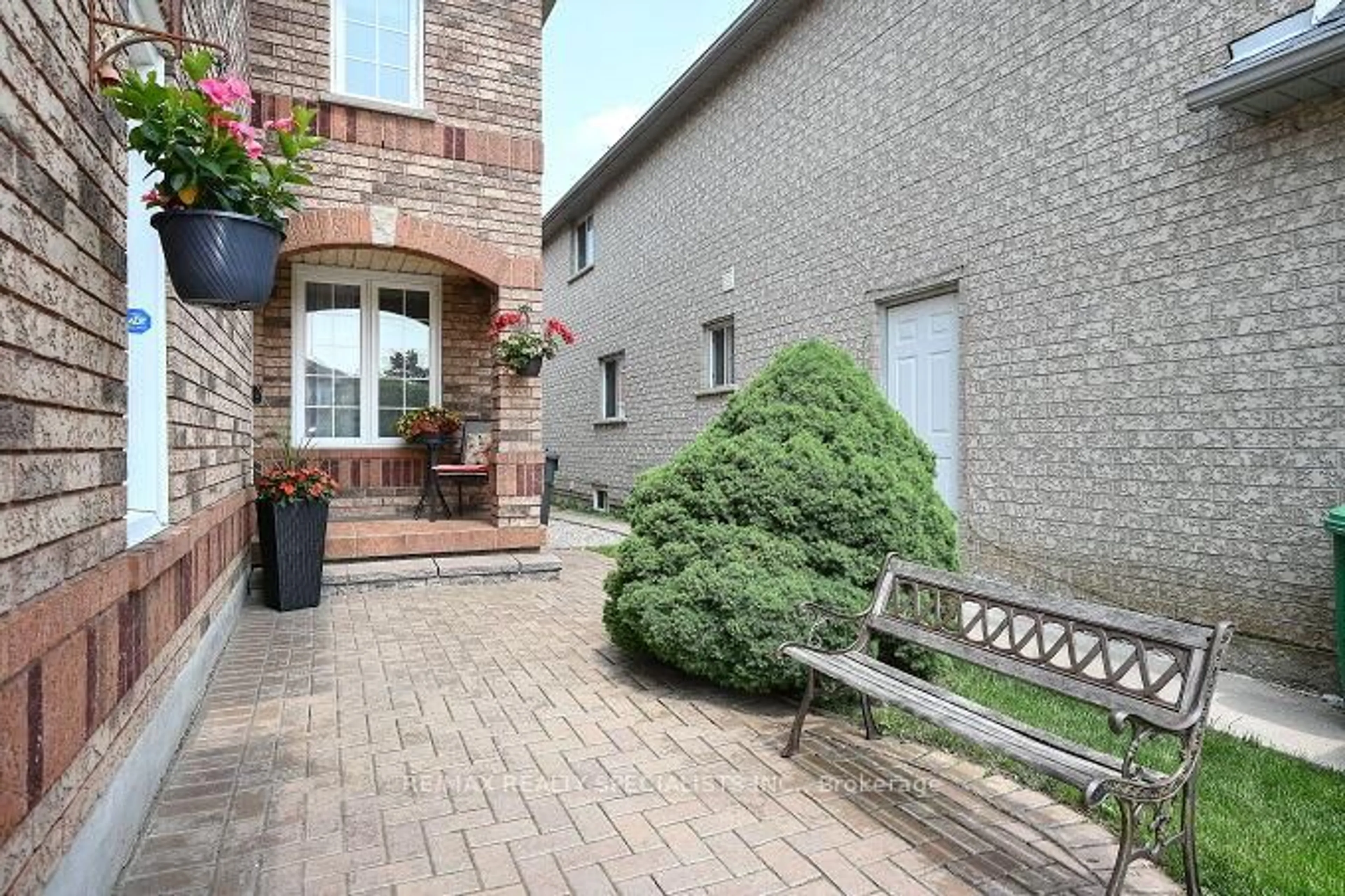 Patio, street for 7019 Graydon Crt, Mississauga Ontario L5N 7H4