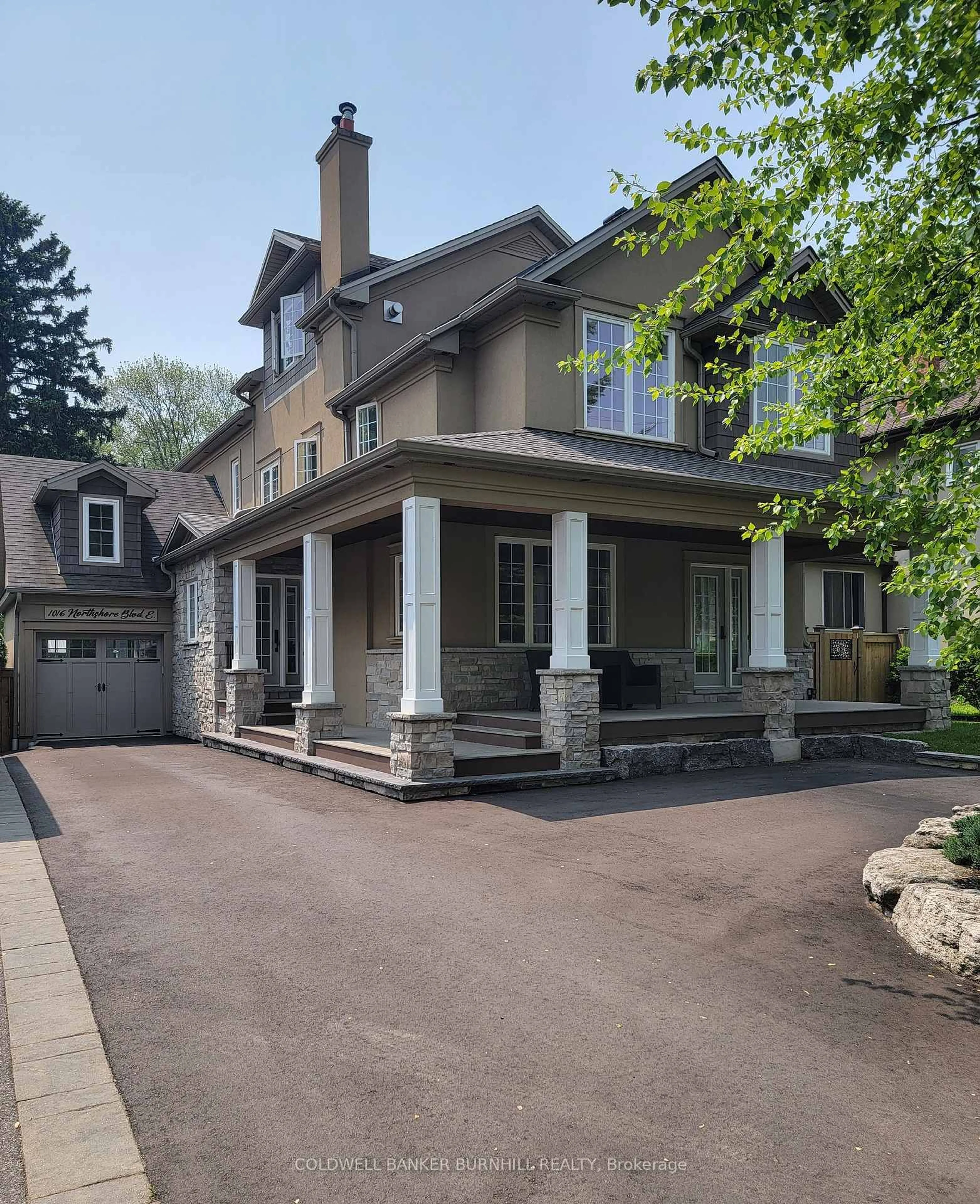 Home with brick exterior material, street for 1016 North Shore Blvd, Burlington Ontario L7T 1X7
