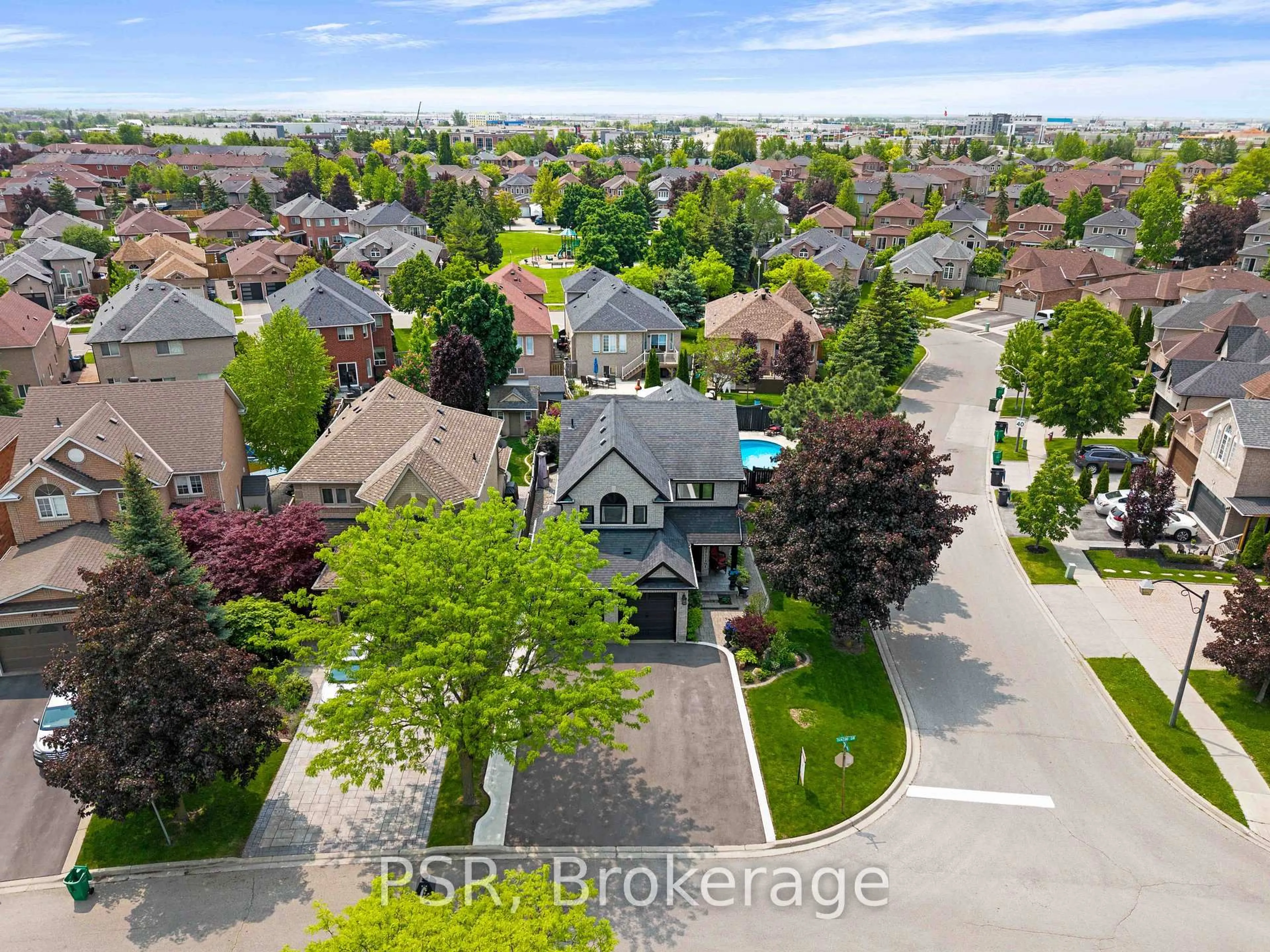 A pic from outside/outdoor area/front of a property/back of a property/a pic from drone, street for 11 Tanzini Dr, Caledon Ontario L7E 2J1