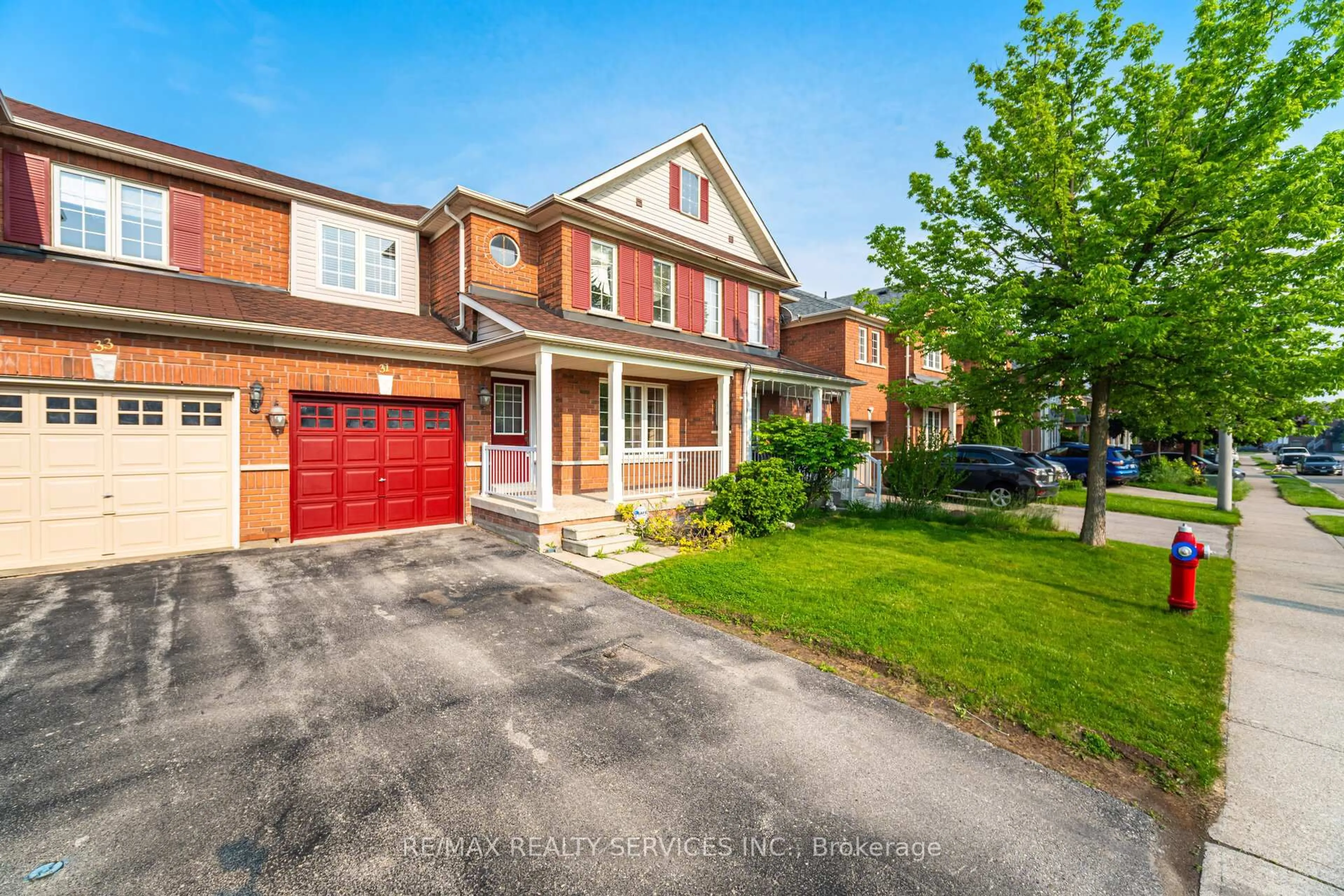 Home with brick exterior material, street for 31 Fairway Crt, Brampton Ontario L6Z 4W4