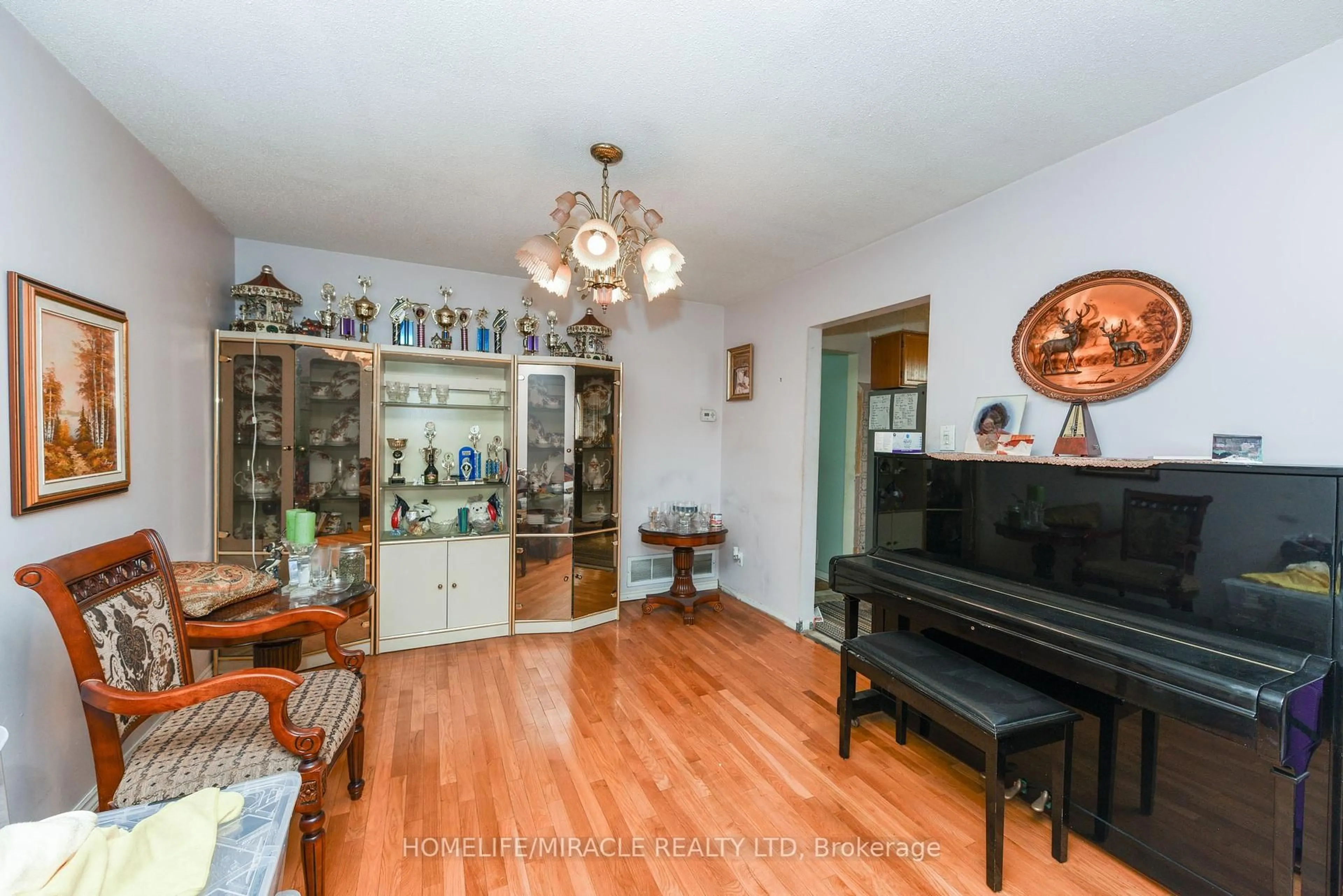Unknown for 114 Jade Cres, Brampton Ontario L6S 3M8