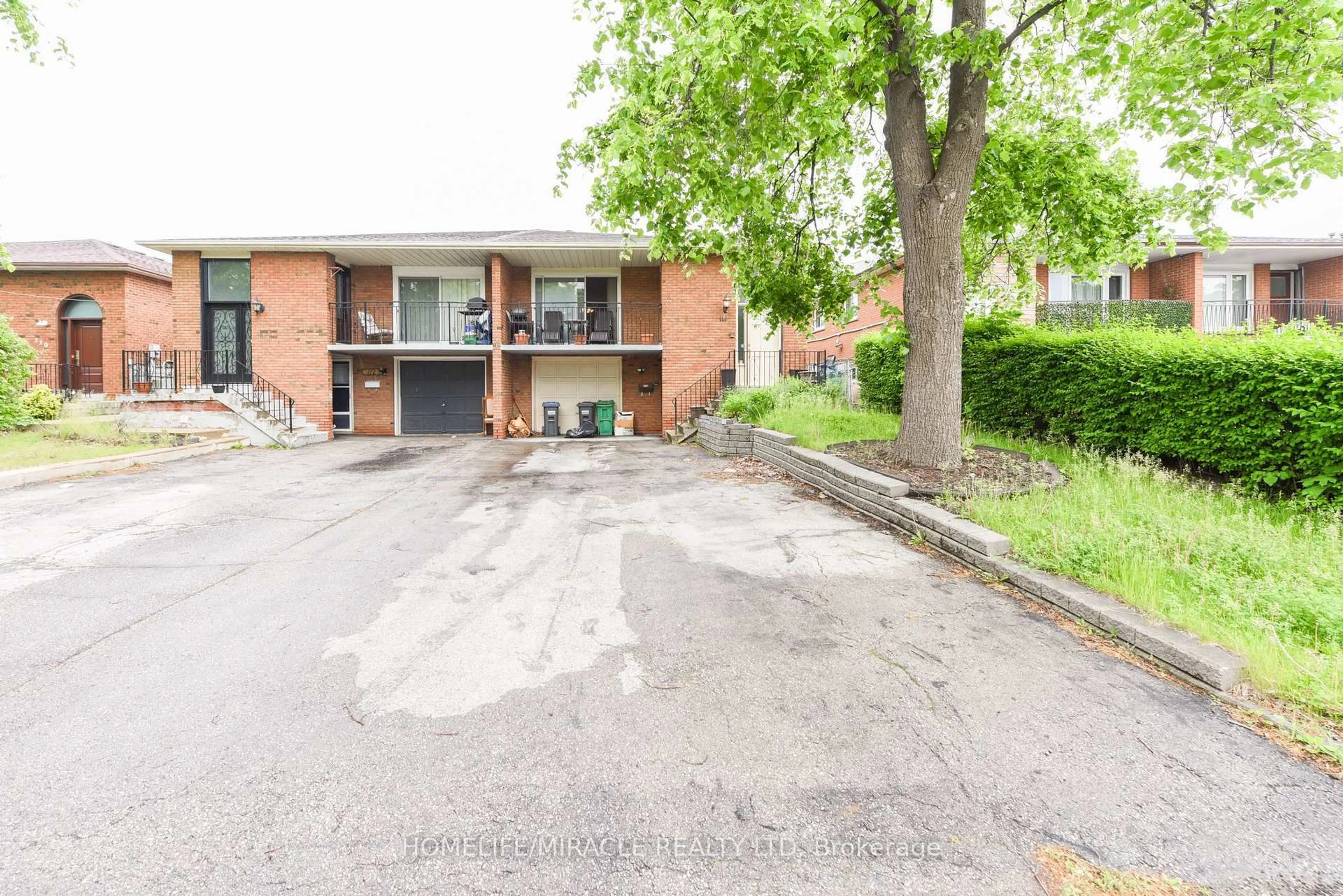 Patio, street for 114 Jade Cres, Brampton Ontario L6S 3M8