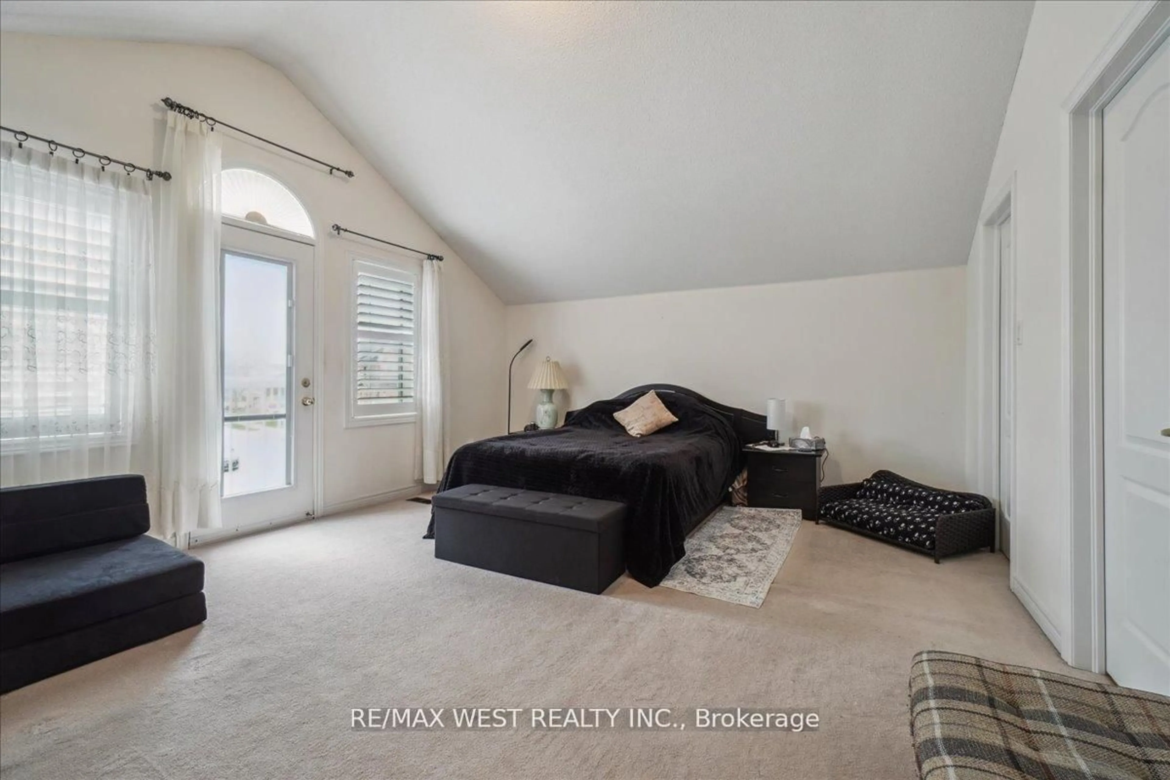 A pic of a room for 28 Showboat Cres, Brampton Ontario L6V 4R5