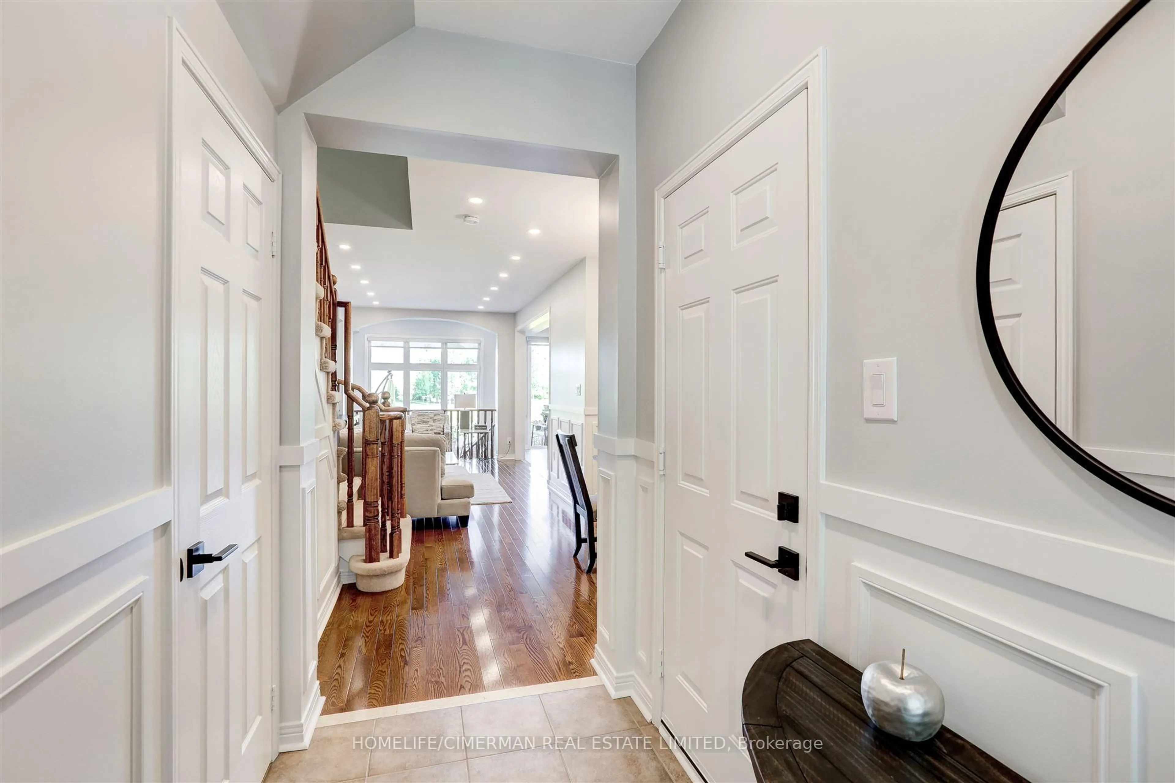 Indoor entryway for 4136 Rawlins Common, Burlington Ontario L7M 0B5