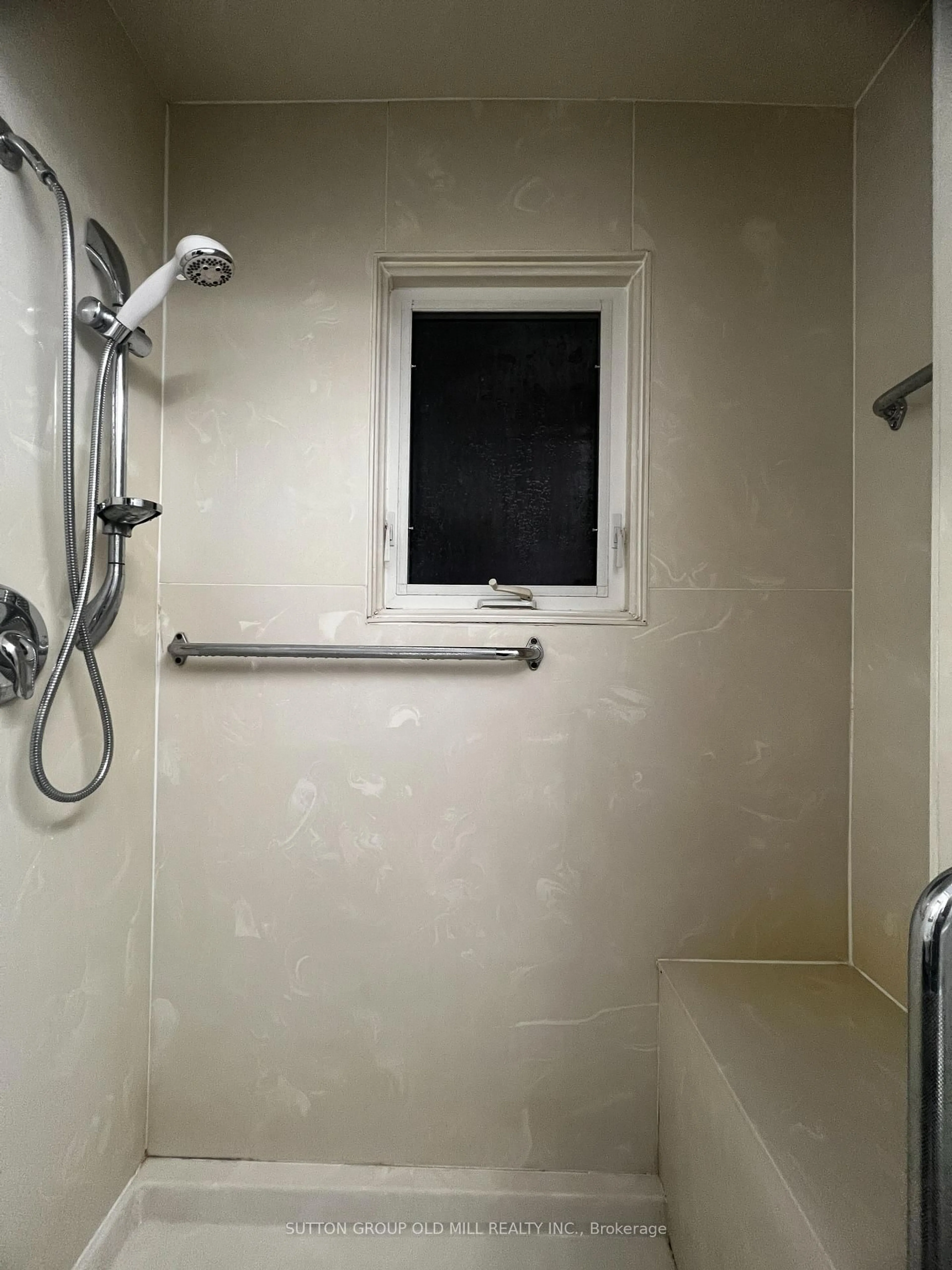 A pic of a room for 9 Rogers Rd, Brampton Ontario L6X 1L7