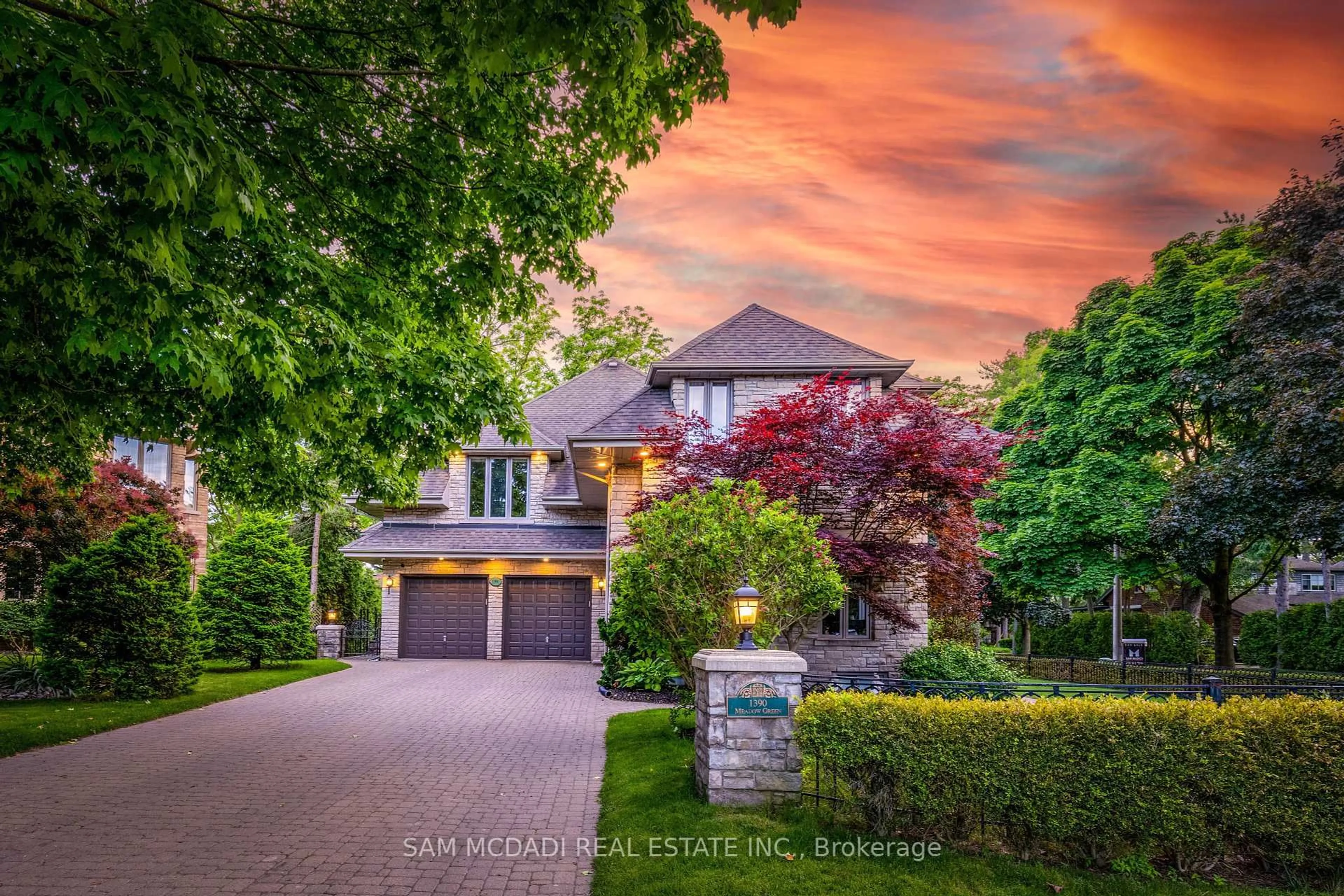 Home with brick exterior material, street for 1390 Meadow Green Crt, Mississauga Ontario L5H 4J3