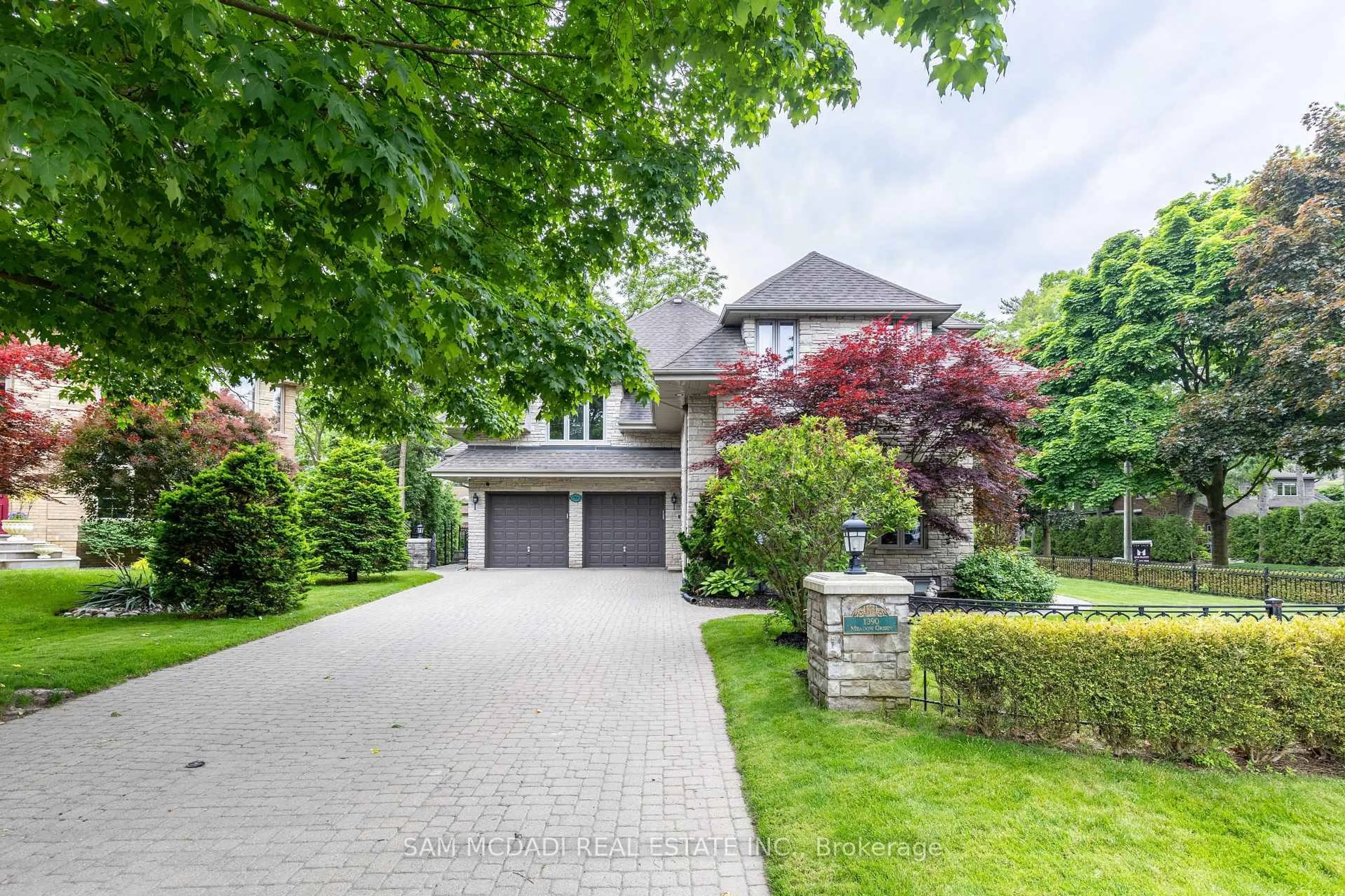 Home with brick exterior material, street for 1390 Meadow Green Crt, Mississauga Ontario L5H 4J3