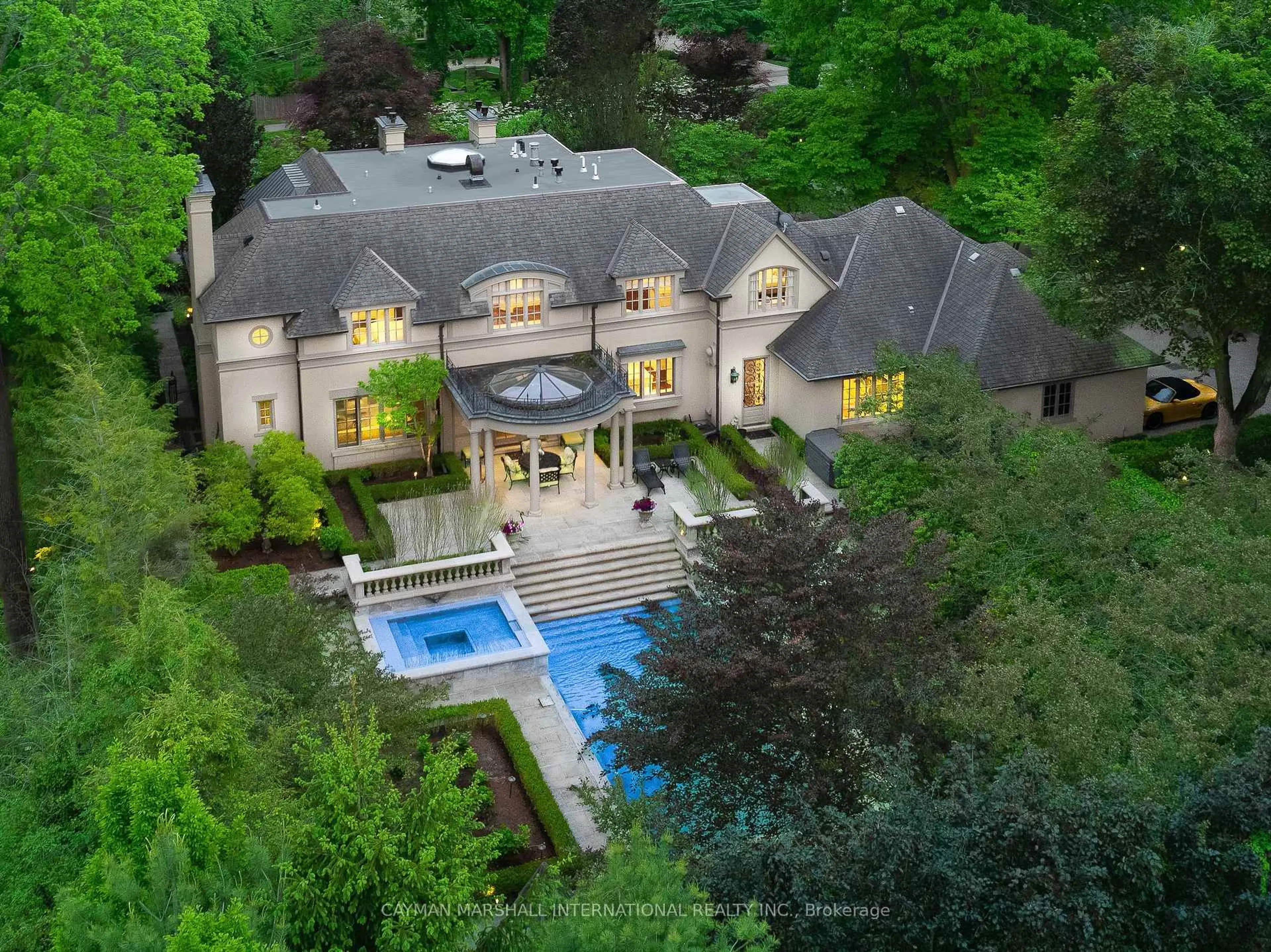 A pic from outside/outdoor area/front of a property/back of a property/a pic from drone, unknown for 1021 Lakeshore Rd, Oakville Ontario L6J 1K7