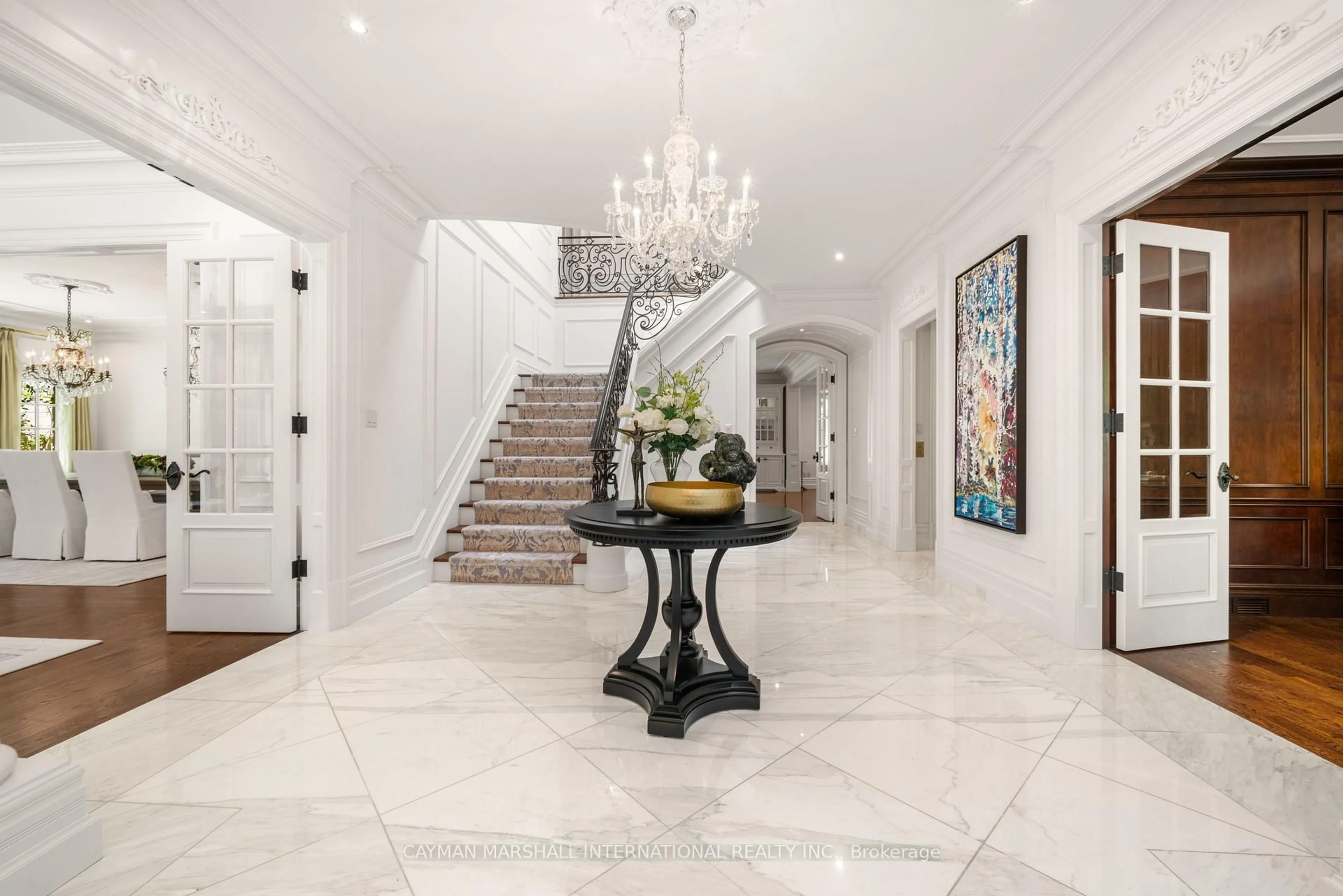 Indoor foyer for 1021 Lakeshore Rd, Oakville Ontario L6J 1K7