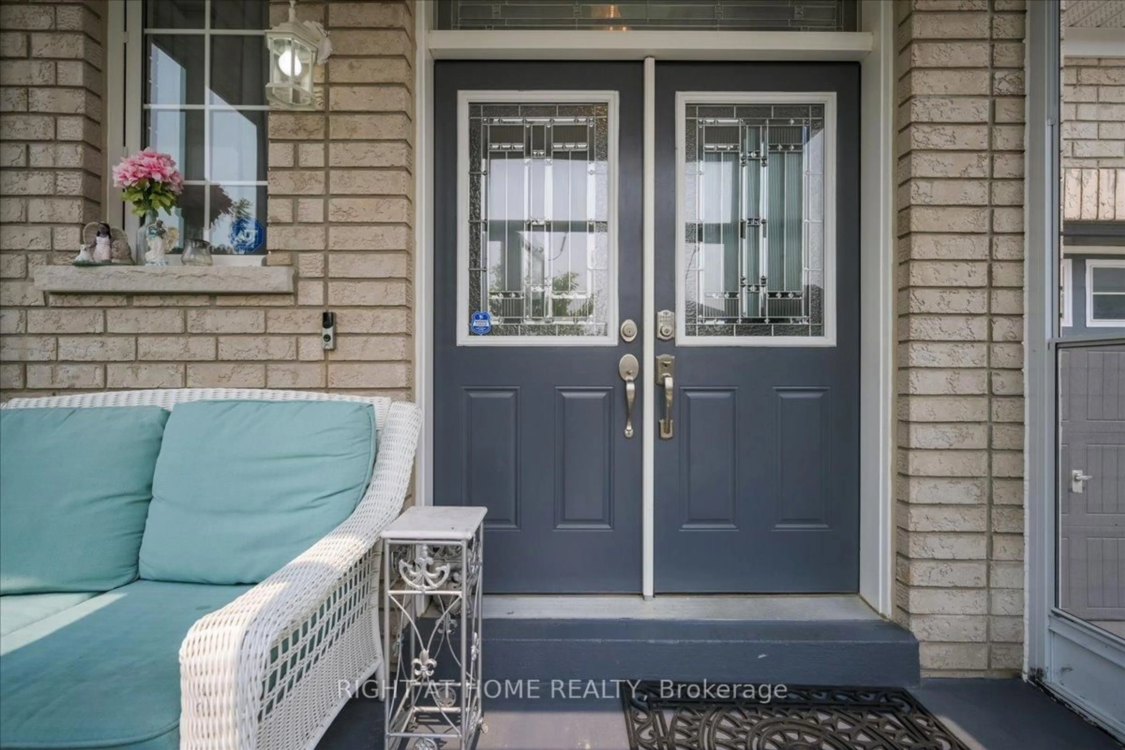 Indoor entryway for 1449 Laurier Ave, Milton Ontario L9T 6J4