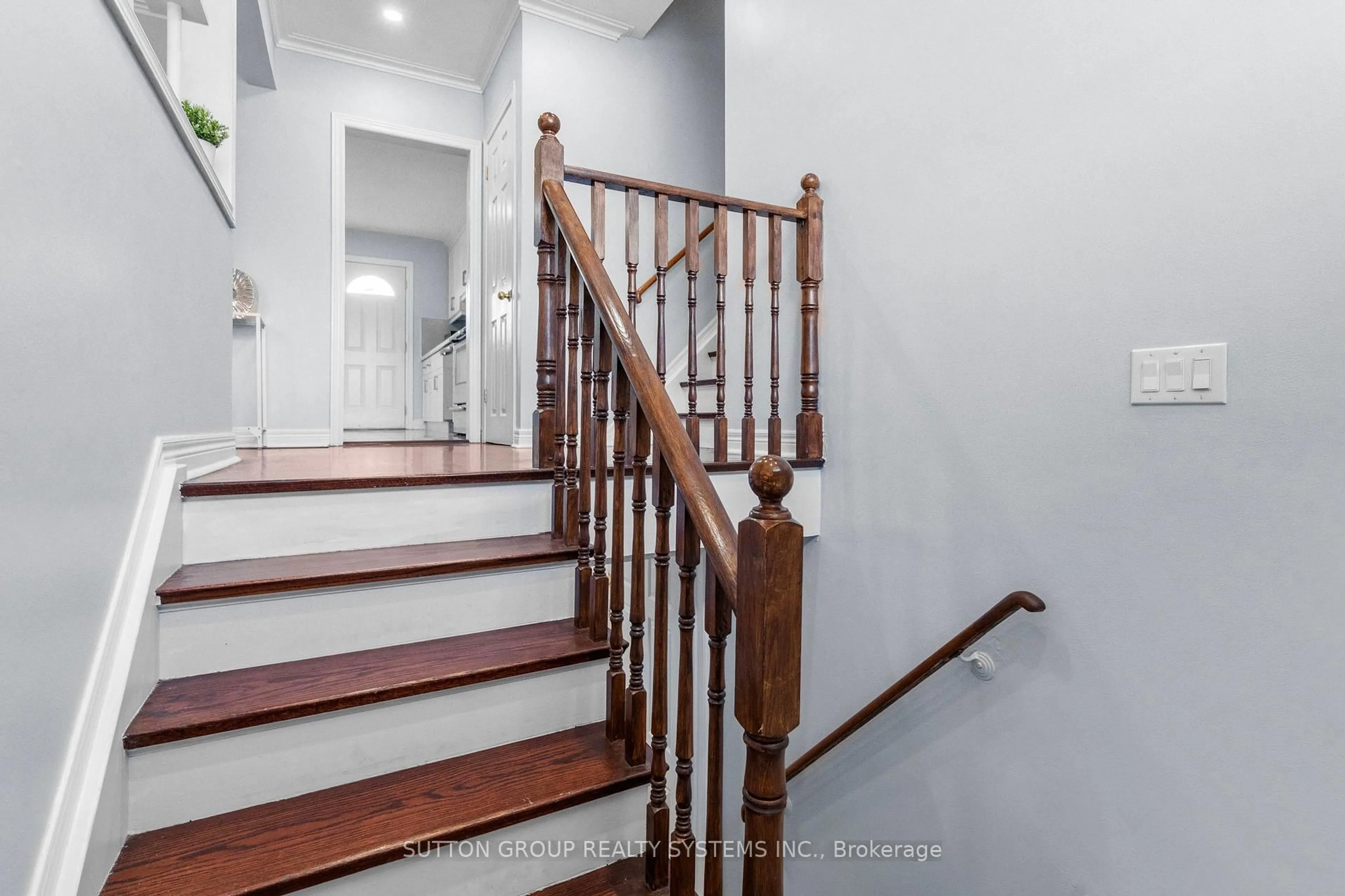 Stairs for 732 Royal York Rd, Toronto Ontario M8Y 2T6