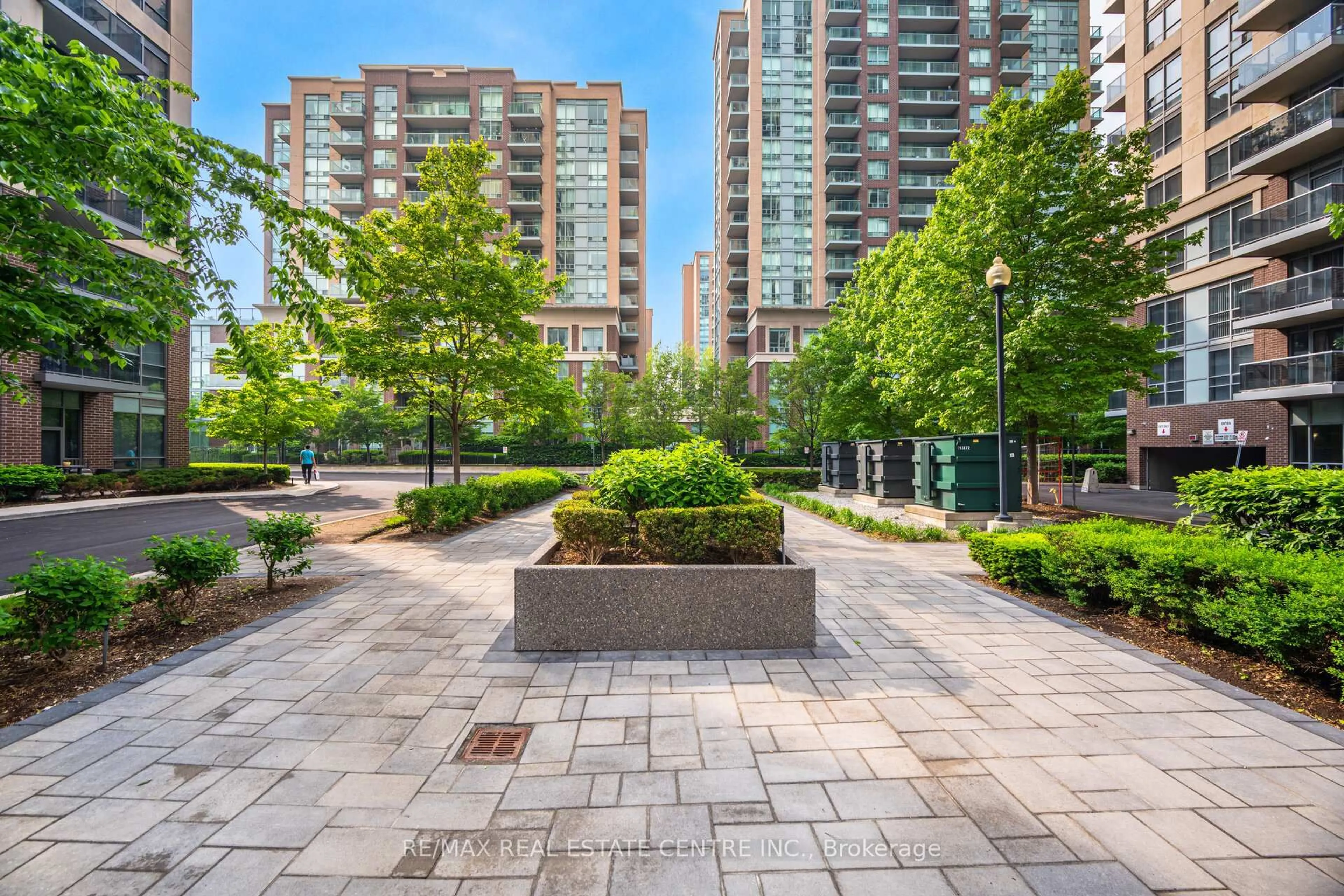 Patio, street for 1 Michael Power Pl #613, Toronto Ontario M9A 0A1