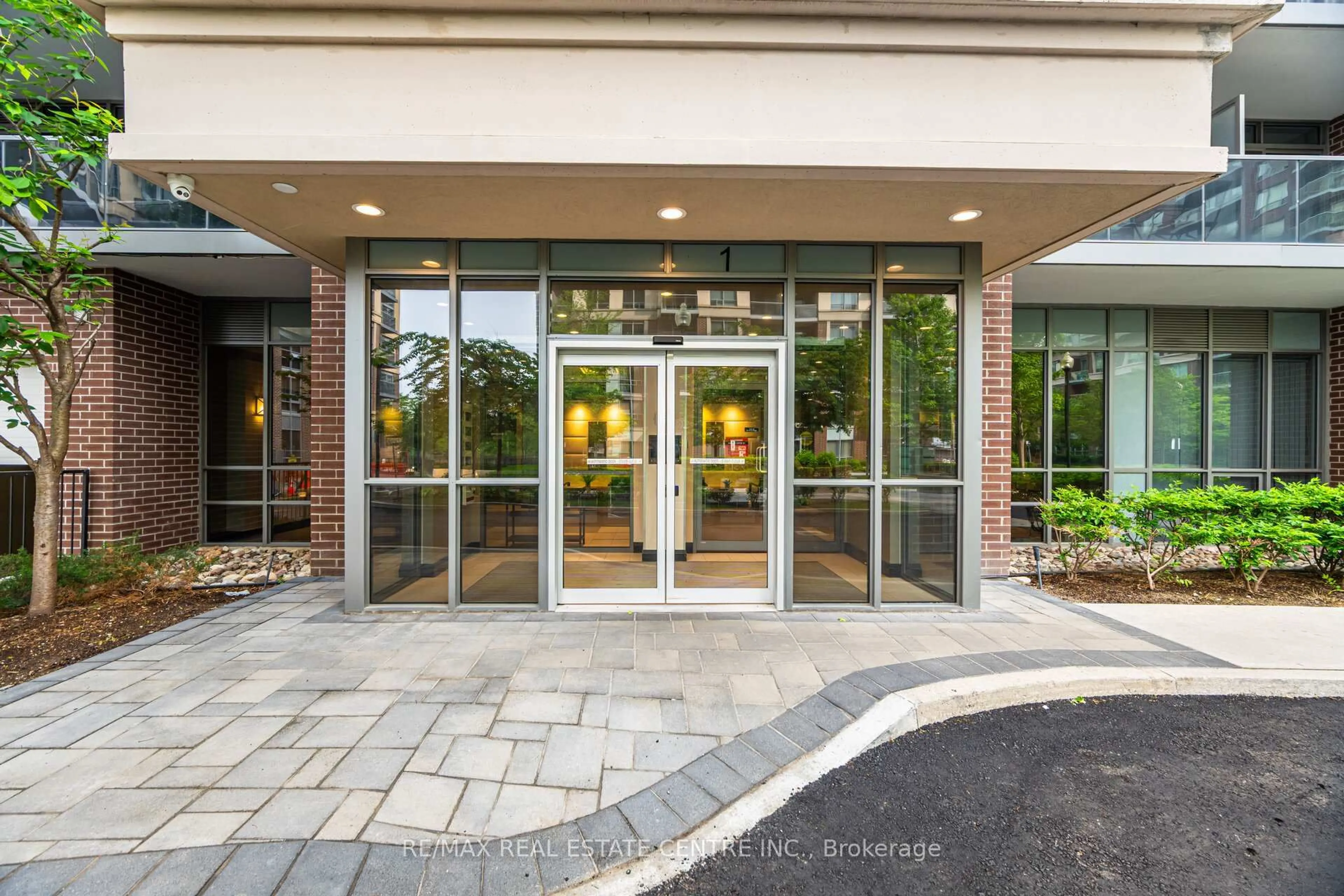 Indoor foyer for 1 Michael Power Pl #613, Toronto Ontario M9A 0A1