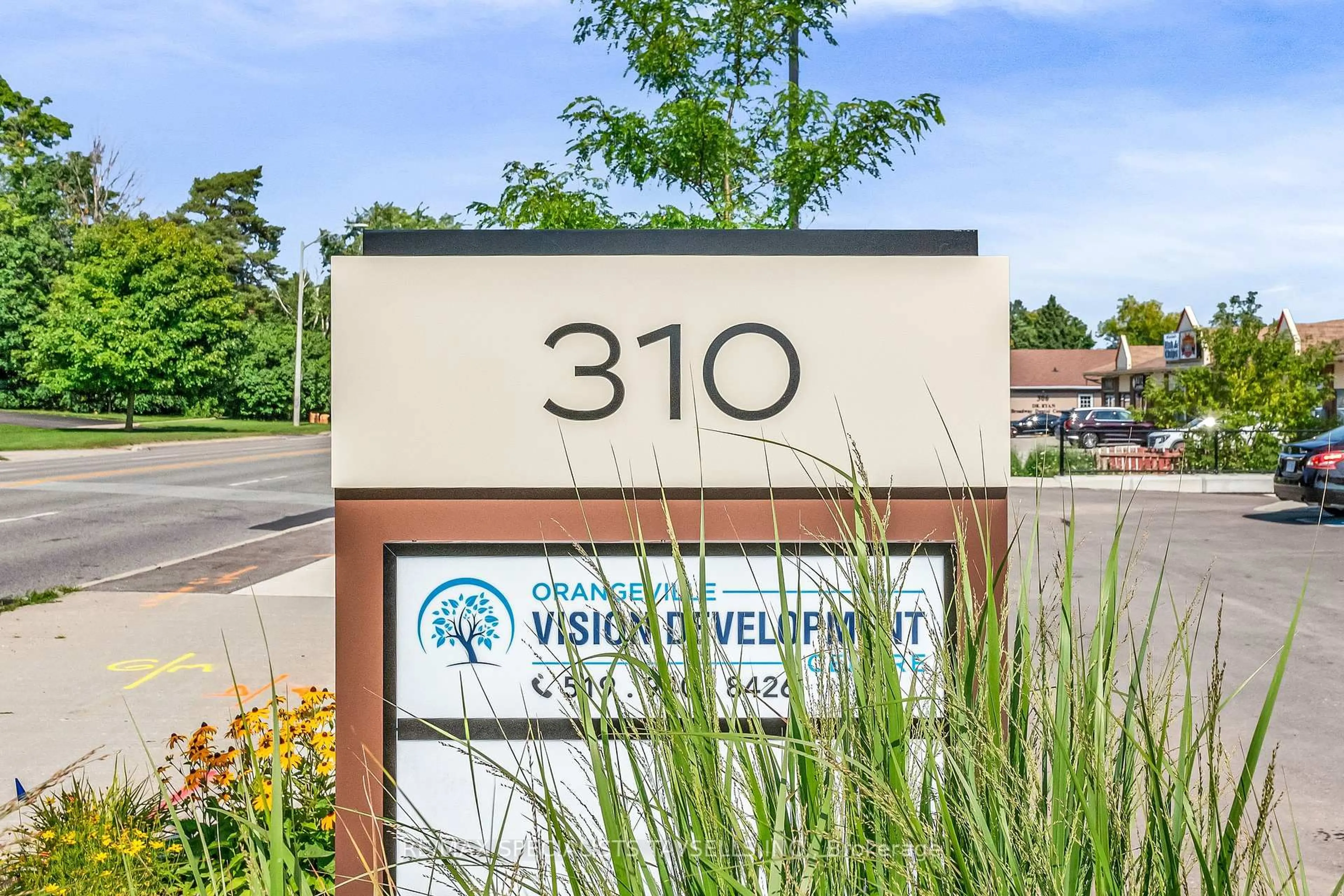 Indoor foyer for 310 Broadway Ave #308, Orangeville Ontario L9W 1L3