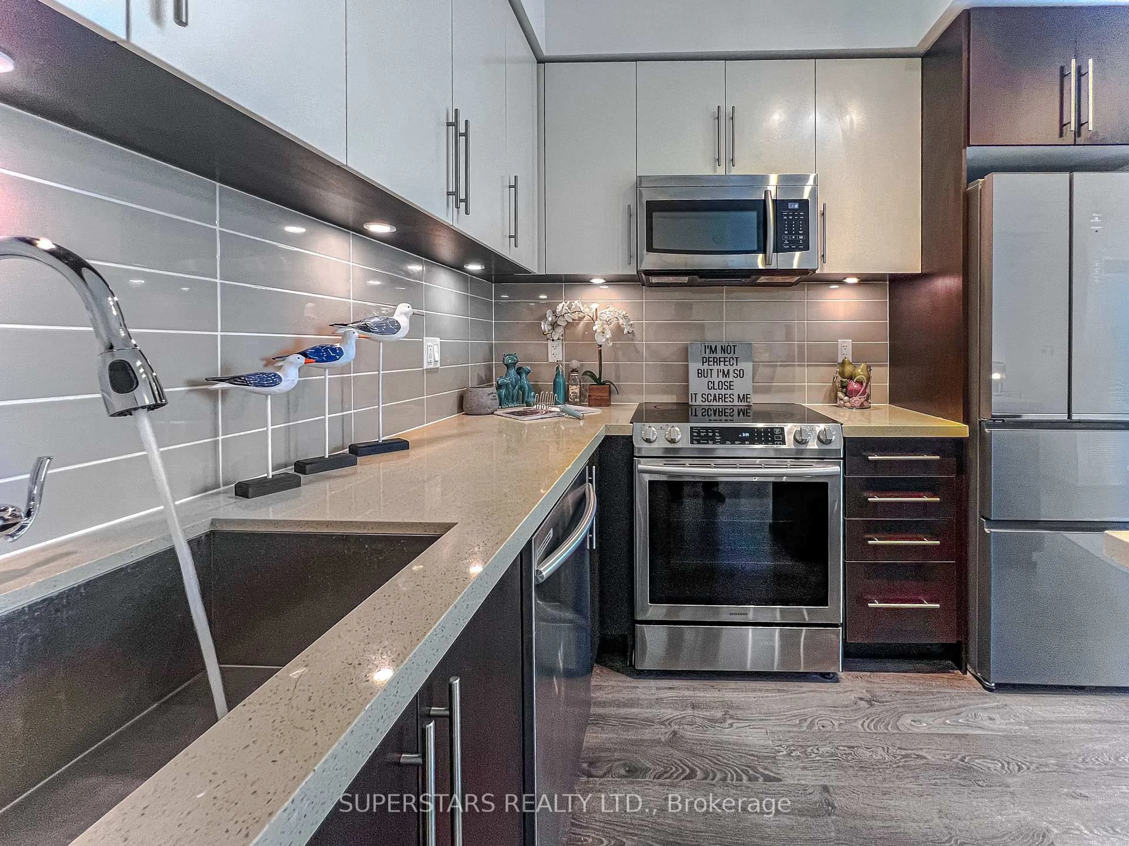 Contemporary kitchen, ceramic/tile floor for 4677 Glen Erin Dr #1703, Mississauga Ontario L5M 2E3