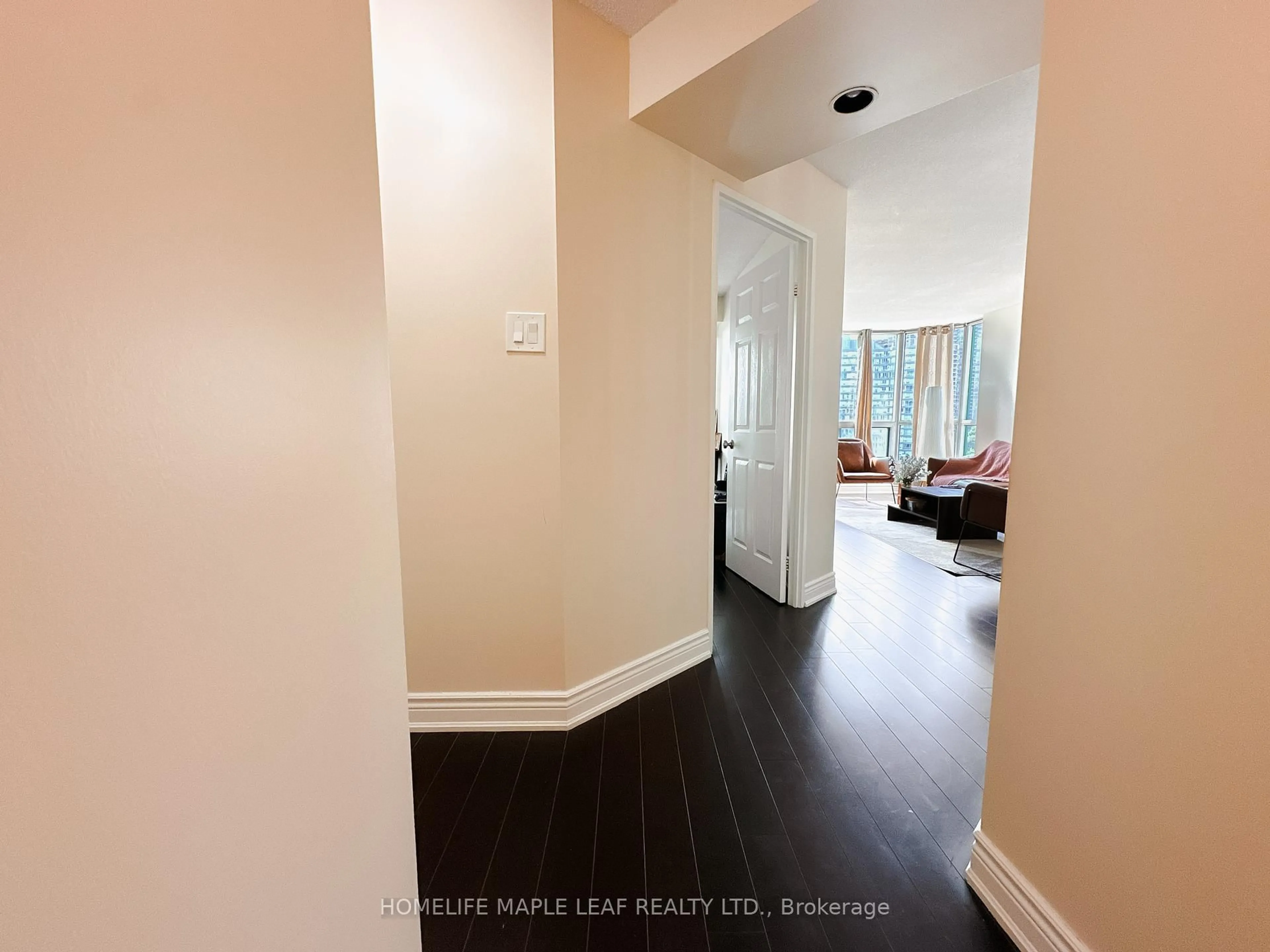 Indoor entryway for 4450 Tucana Crt #706, Mississauga Ontario L5R 3R4