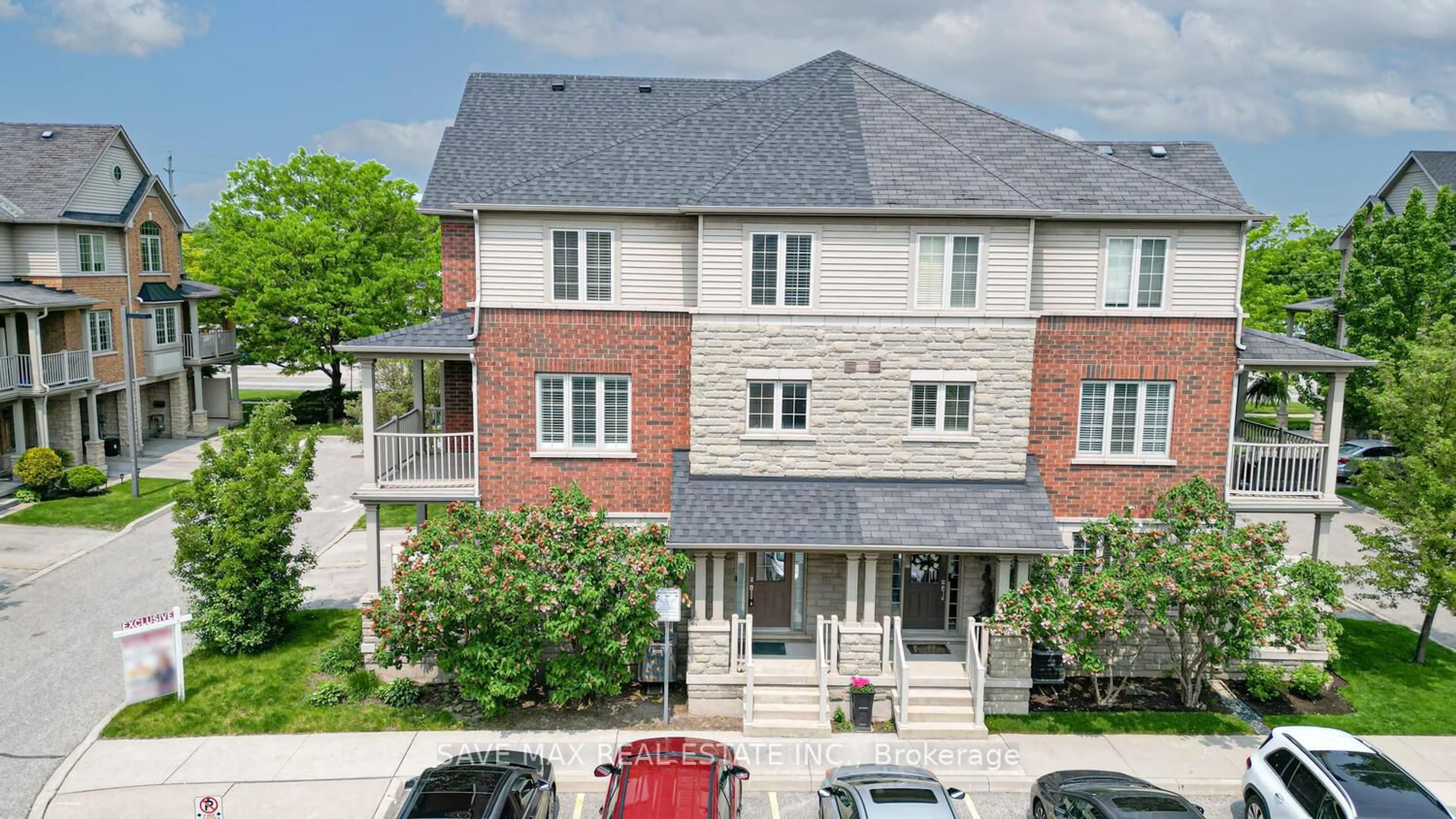 A pic from outside/outdoor area/front of a property/back of a property/a pic from drone, street for 623 Maude Common, Burlington Ontario L7L 0C7