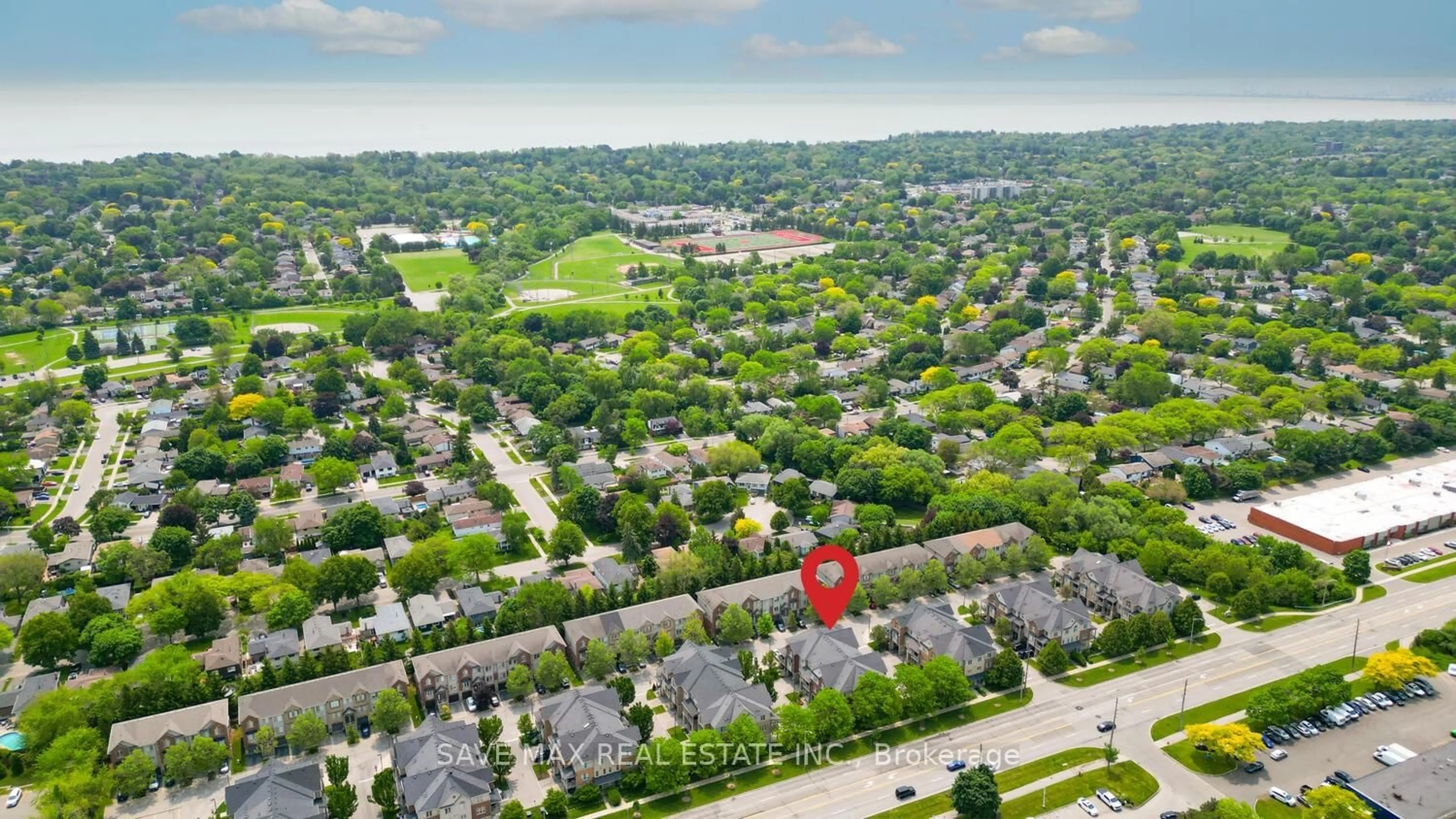 A pic from outside/outdoor area/front of a property/back of a property/a pic from drone, street for 623 Maude Common, Burlington Ontario L7L 0C7