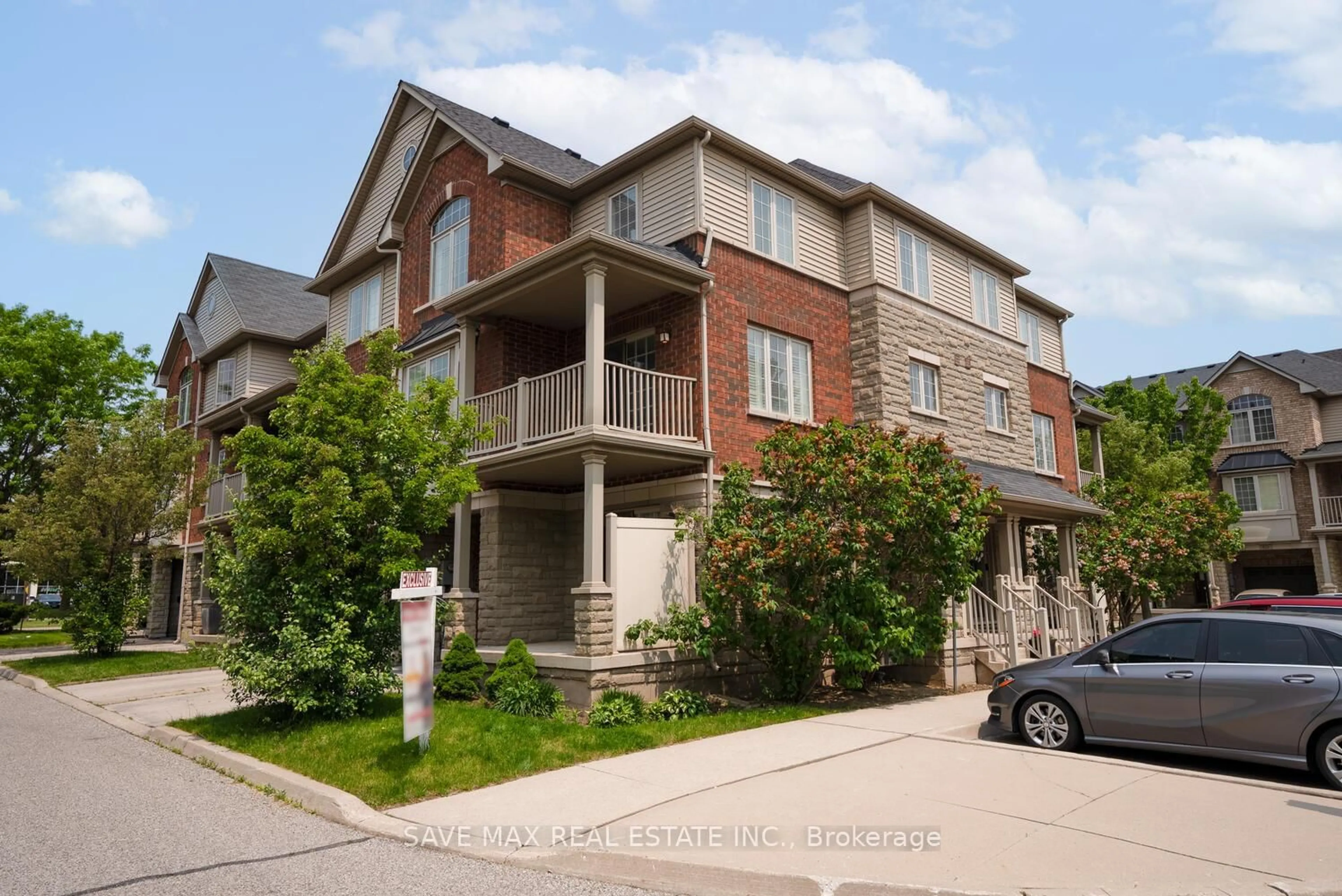 Home with brick exterior material, street for 623 Maude Common, Burlington Ontario L7L 0C7