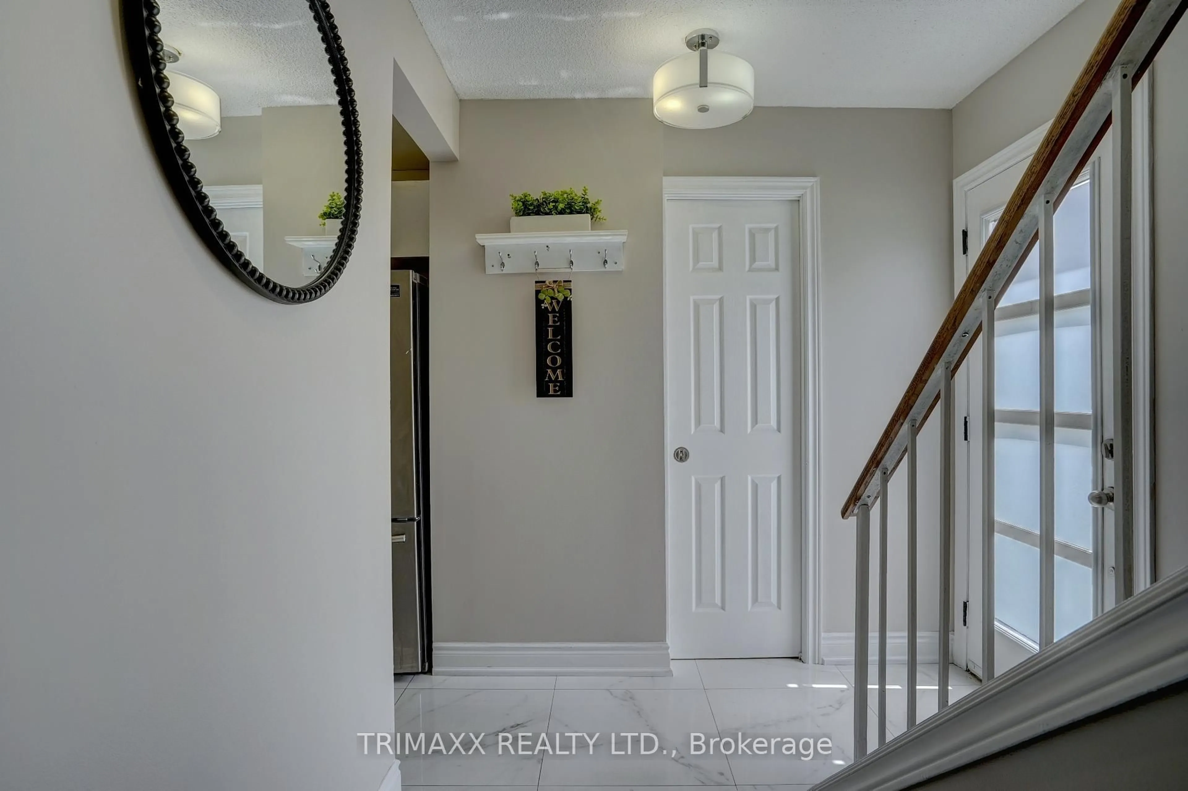 Indoor entryway for 13 Havendale Ct Crt, Brampton Ontario L6S 2B5