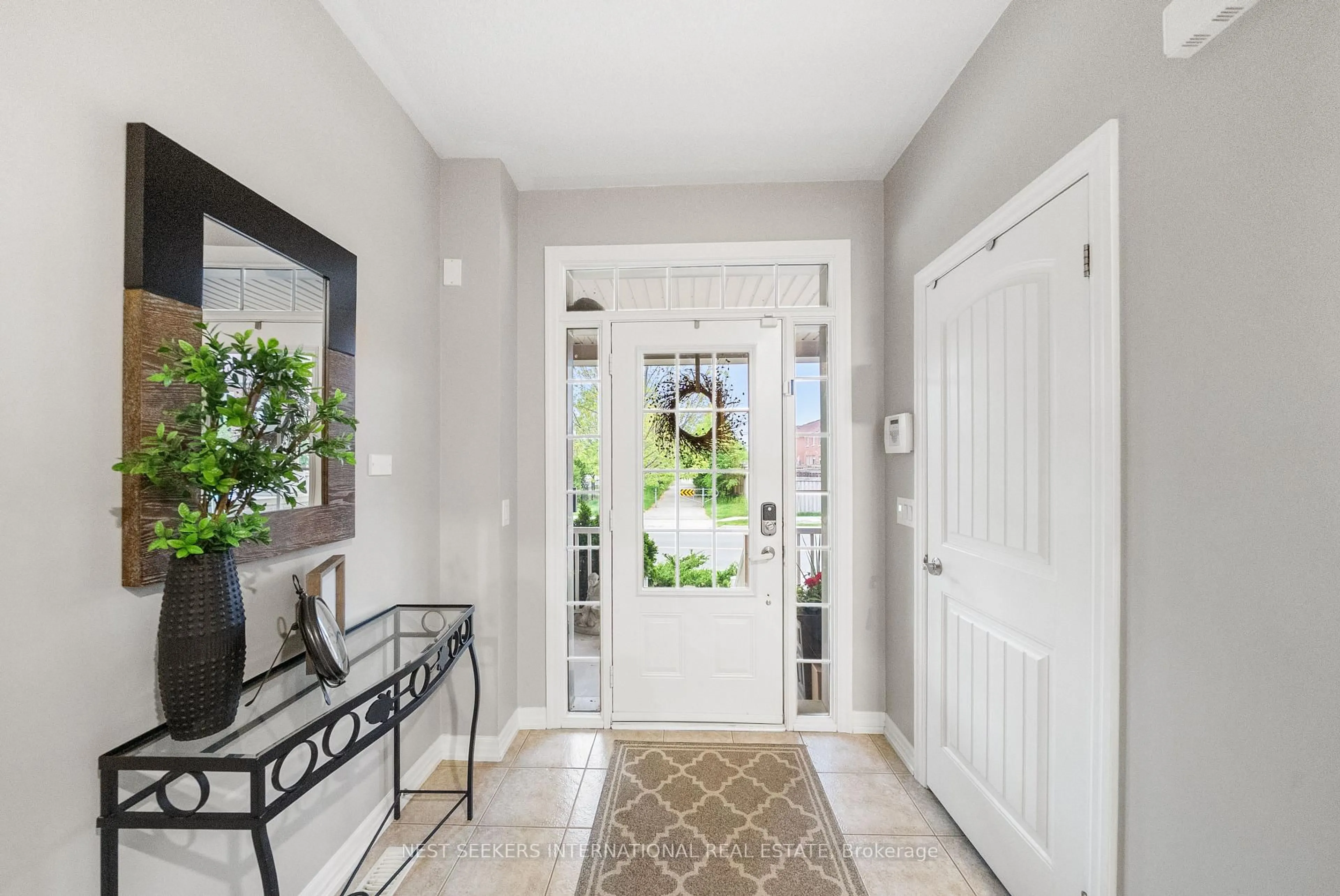 Indoor entryway for 48 Whitmer St, Milton Ontario L9T 0R5
