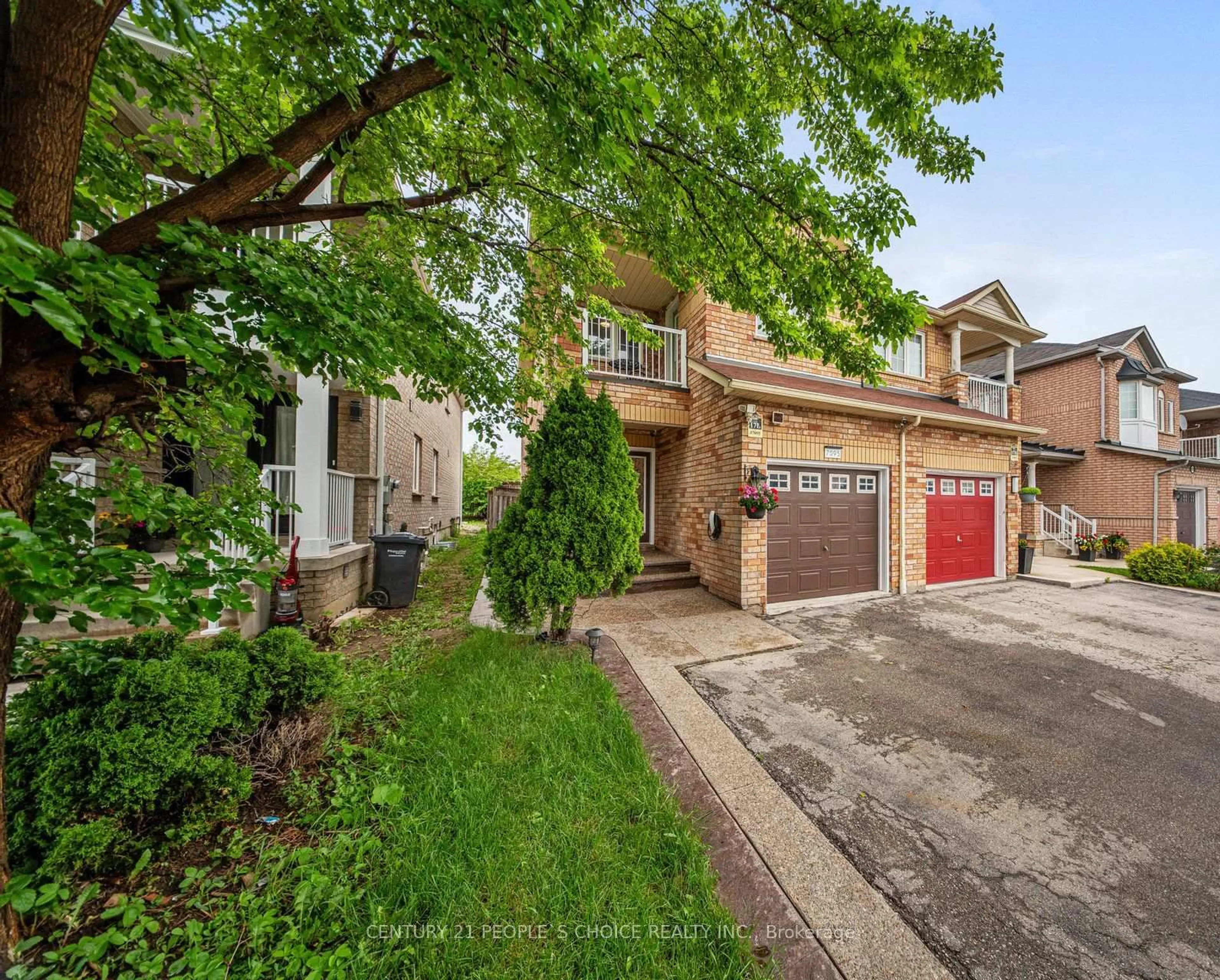 A pic from outside/outdoor area/front of a property/back of a property/a pic from drone, street for 7095 Village Walk, Mississauga Ontario L5W 1X5
