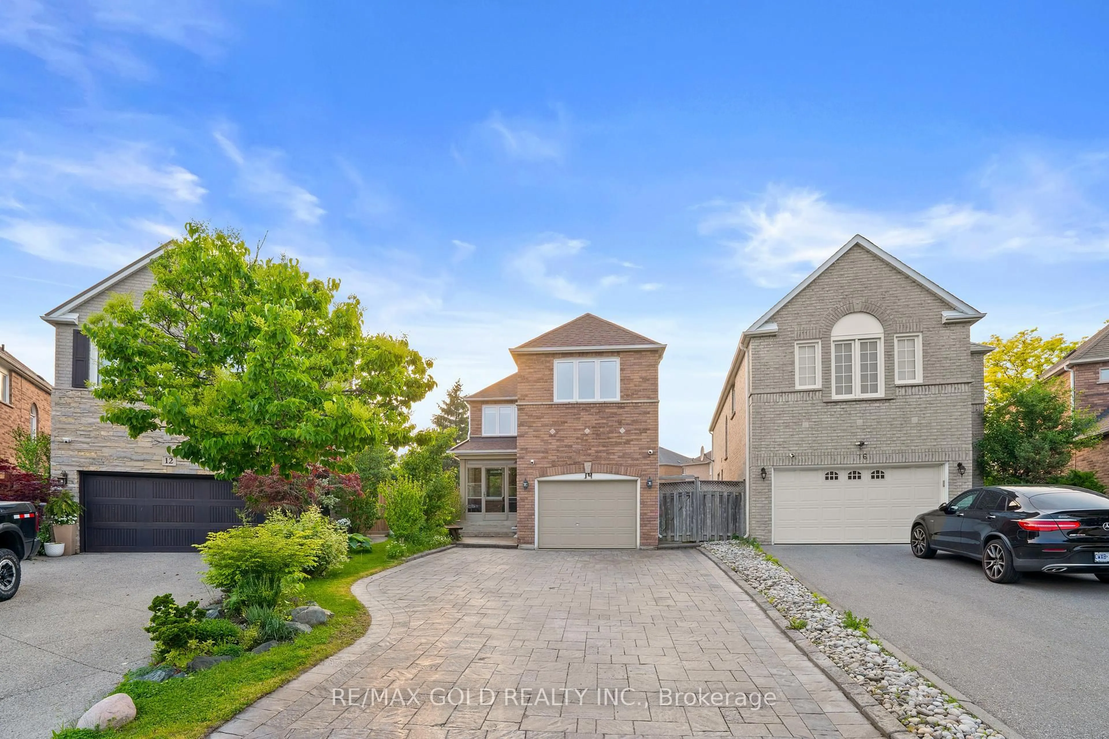 Unknown for 14 Twisted Oak St, Brampton Ontario L6R 1T1