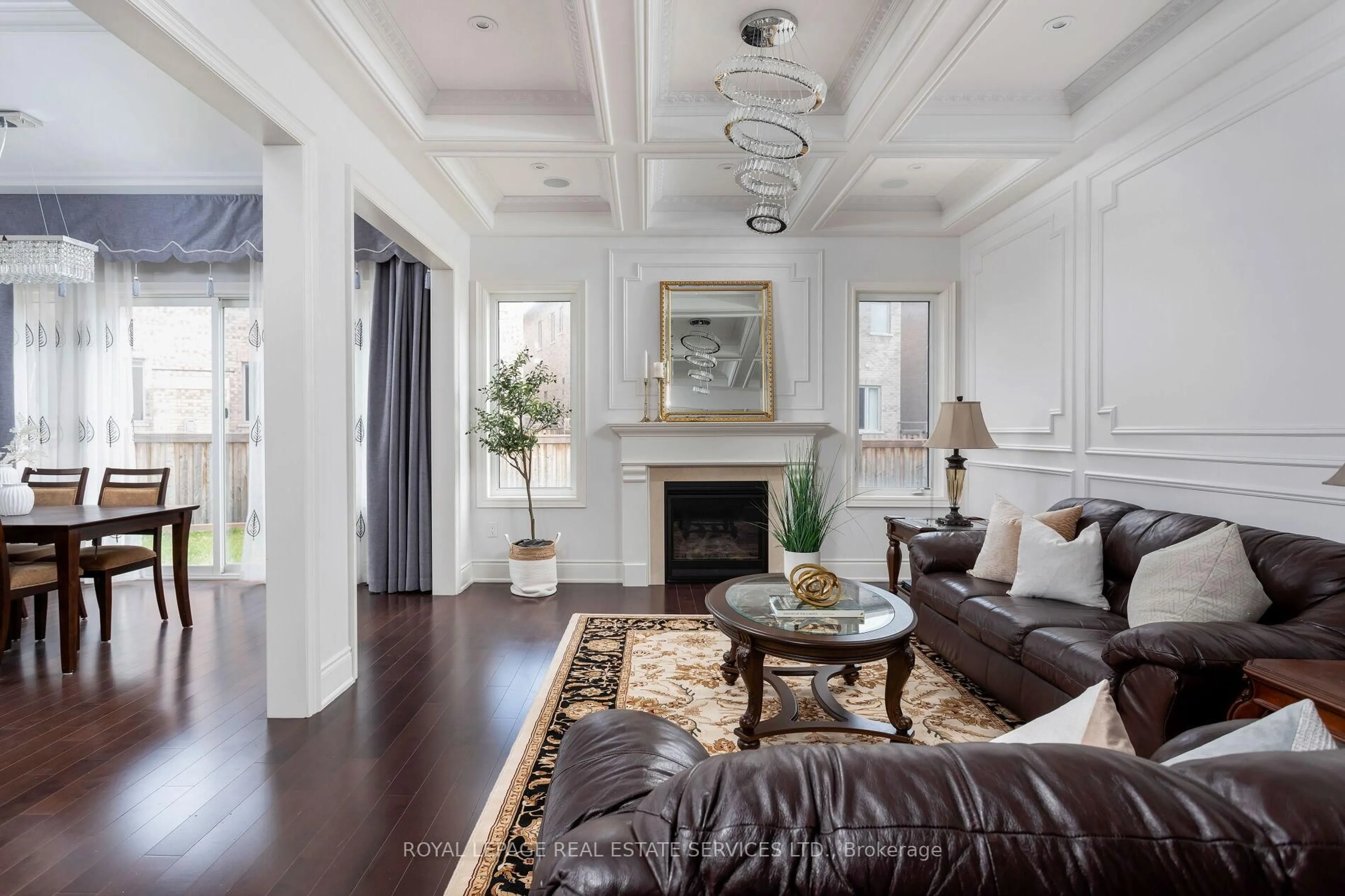 Living room with furniture, unknown for 3159 William Rose Way, Oakville Ontario L6H 0T3