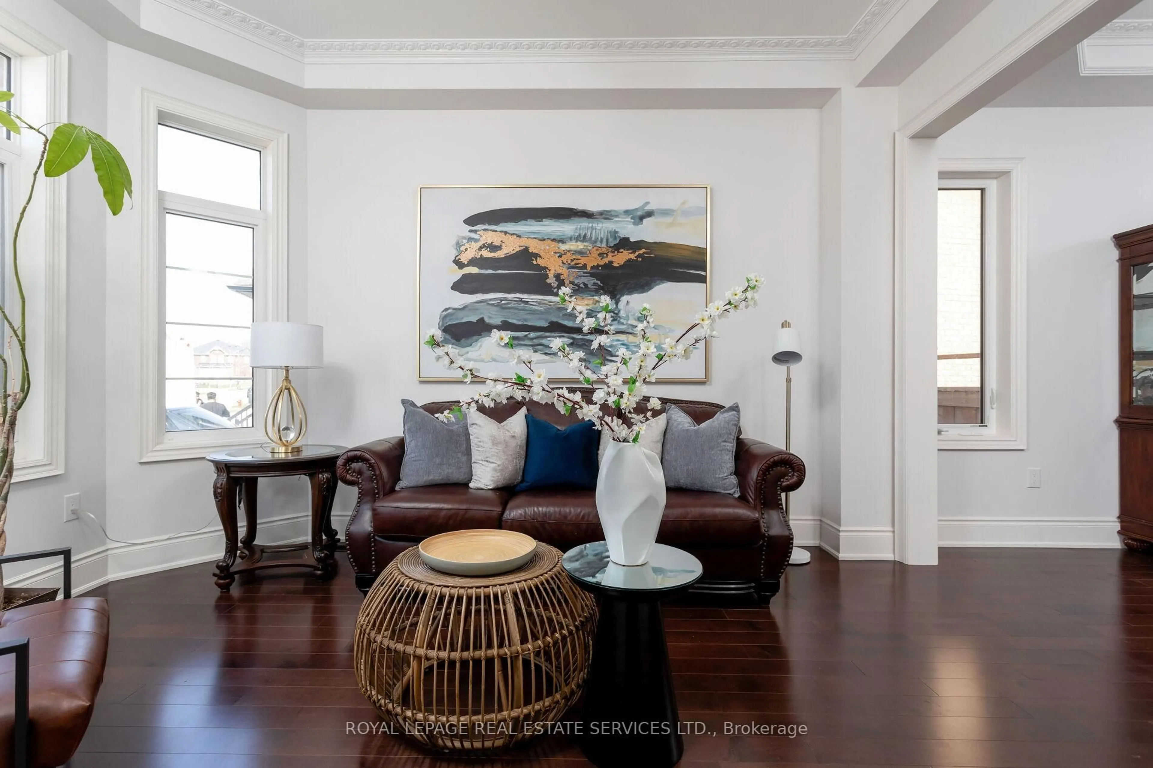 Living room with furniture, unknown for 3159 William Rose Way, Oakville Ontario L6H 0T3