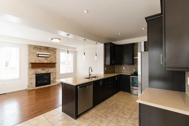 Additional image 34 of 974 Penson Cres