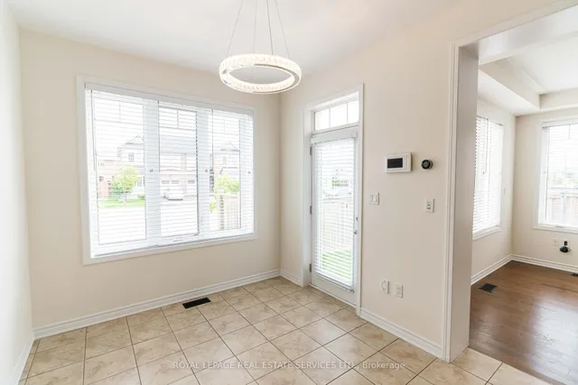 Additional image 33 of 974 Penson Cres