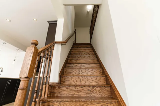 Additional image 25 of 974 Penson Cres