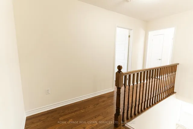 Additional image 24 of 974 Penson Cres