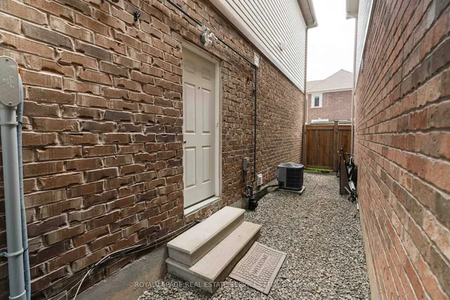 Additional image 5 of 974 Penson Cres