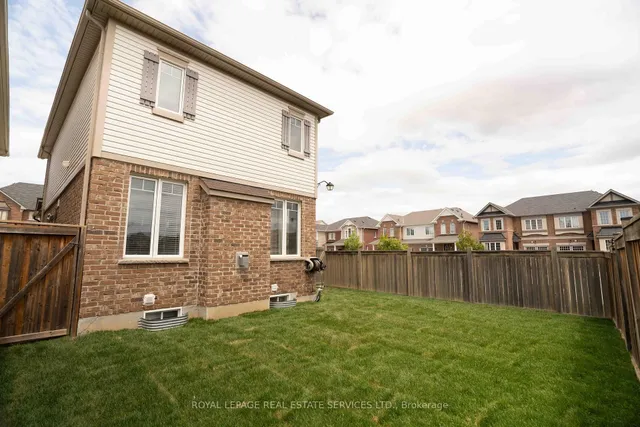 Additional image 3 of 974 Penson Cres