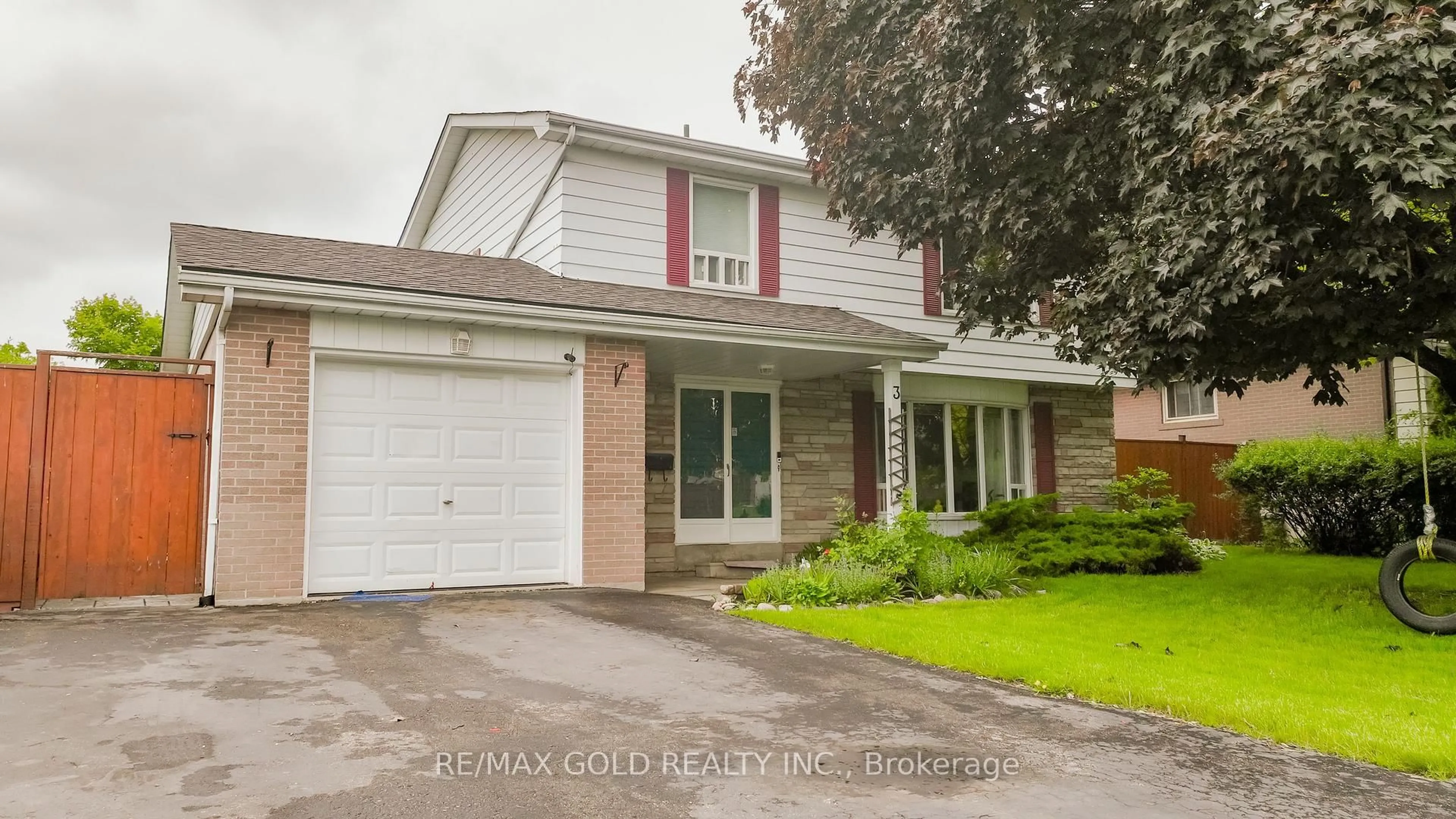 Home with vinyl exterior material, street for 3 Crawley Dr, Brampton Ontario L6T 2R6
