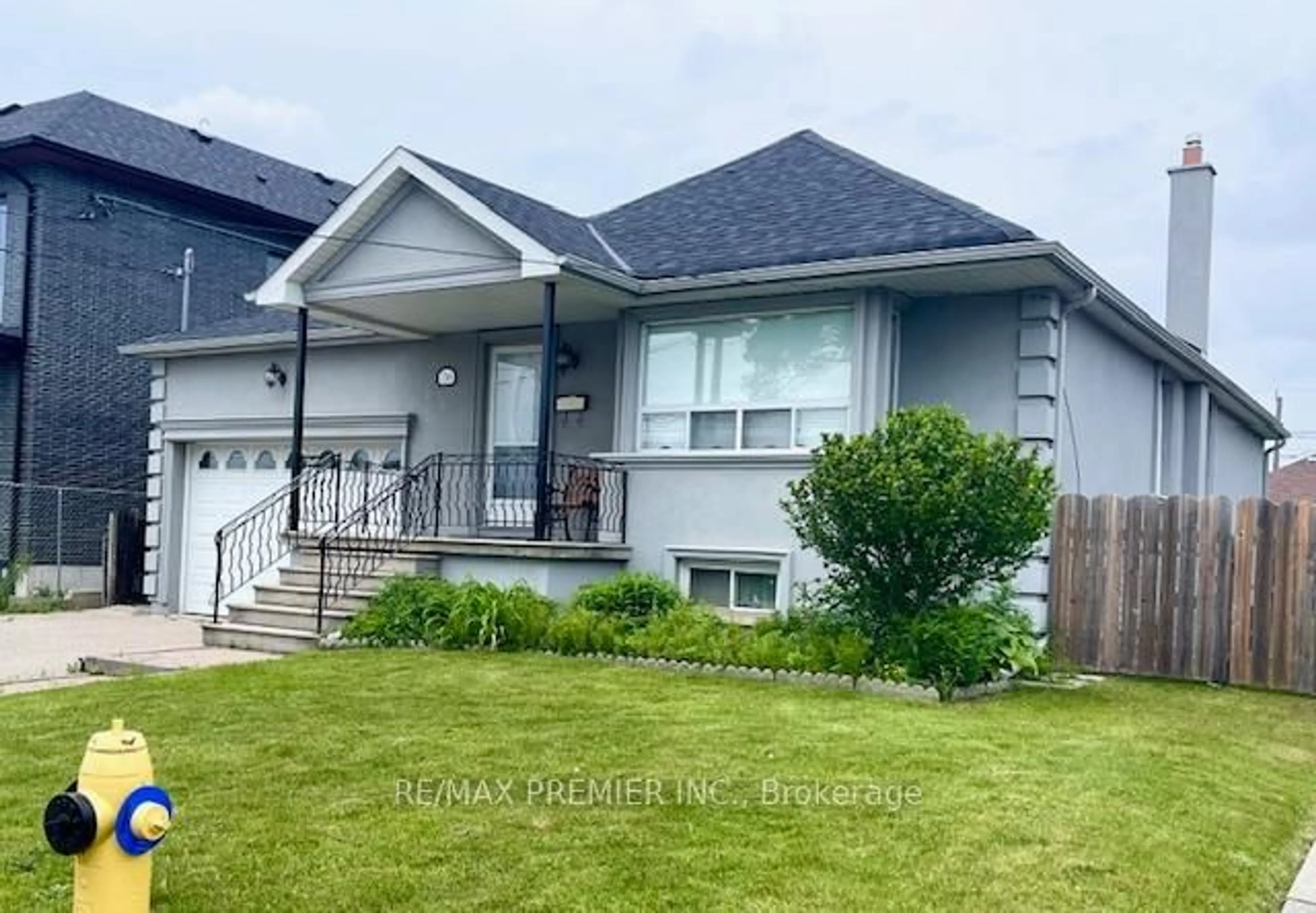 Home with vinyl exterior material, unknown for 136 Anthony Rd, Toronto Ontario M3K 1B6