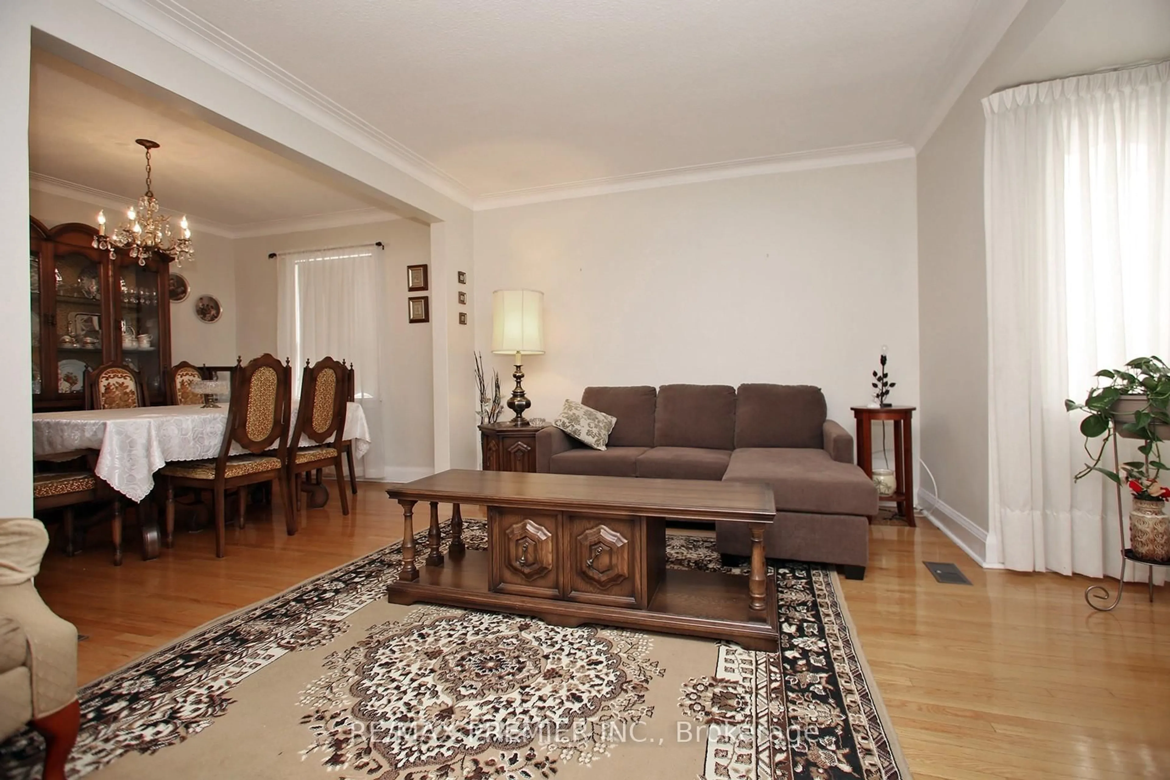 Living room with furniture, unknown for 136 Anthony Rd, Toronto Ontario M3K 1B6