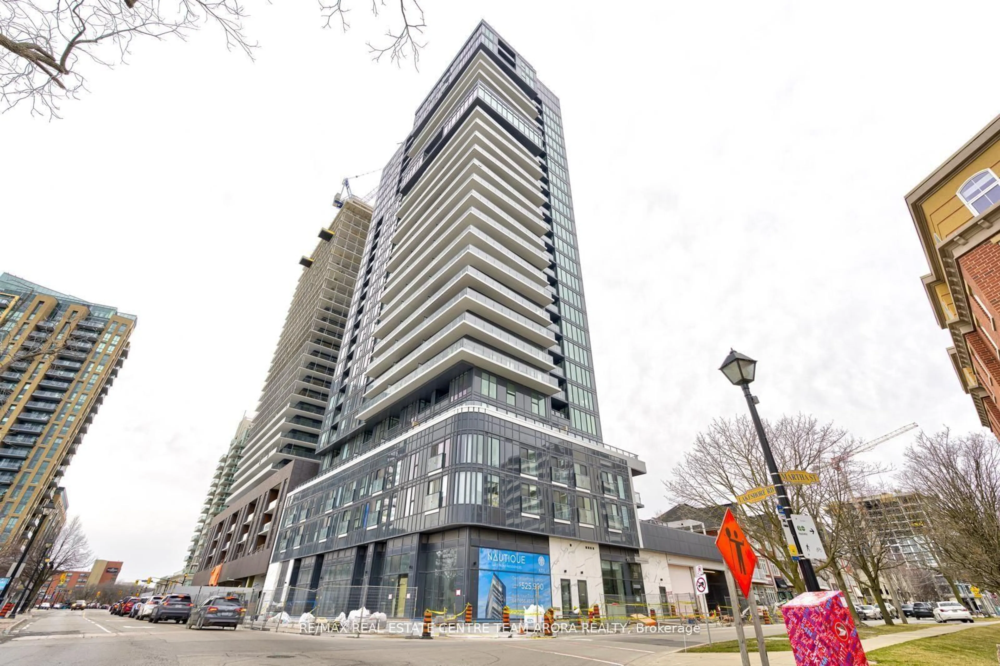 Indoor foyer for 370 MARTHA St #506, Burlington Ontario L7R 1E2