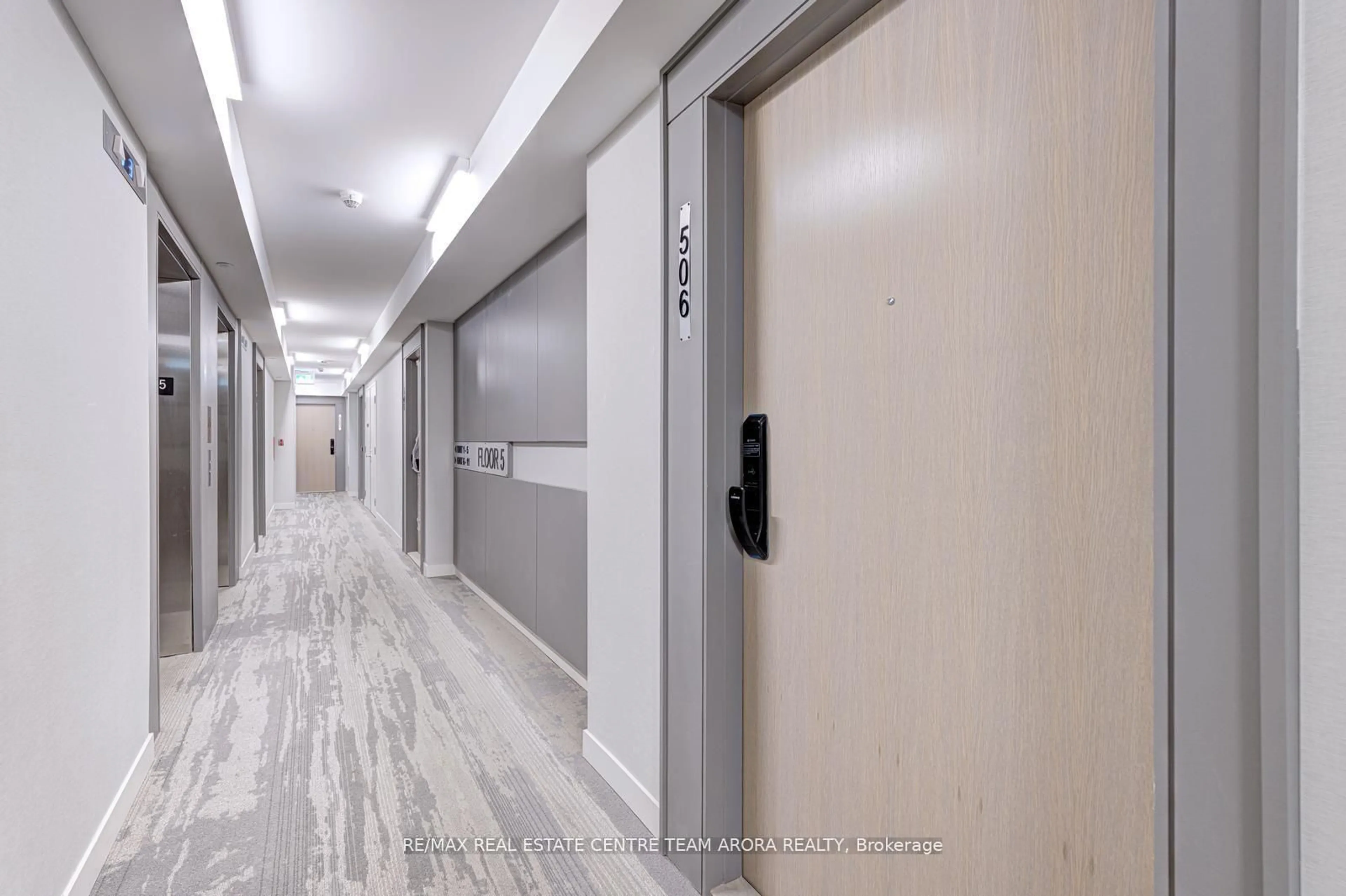 Indoor foyer for 370 MARTHA St #506, Burlington Ontario L7R 1E2