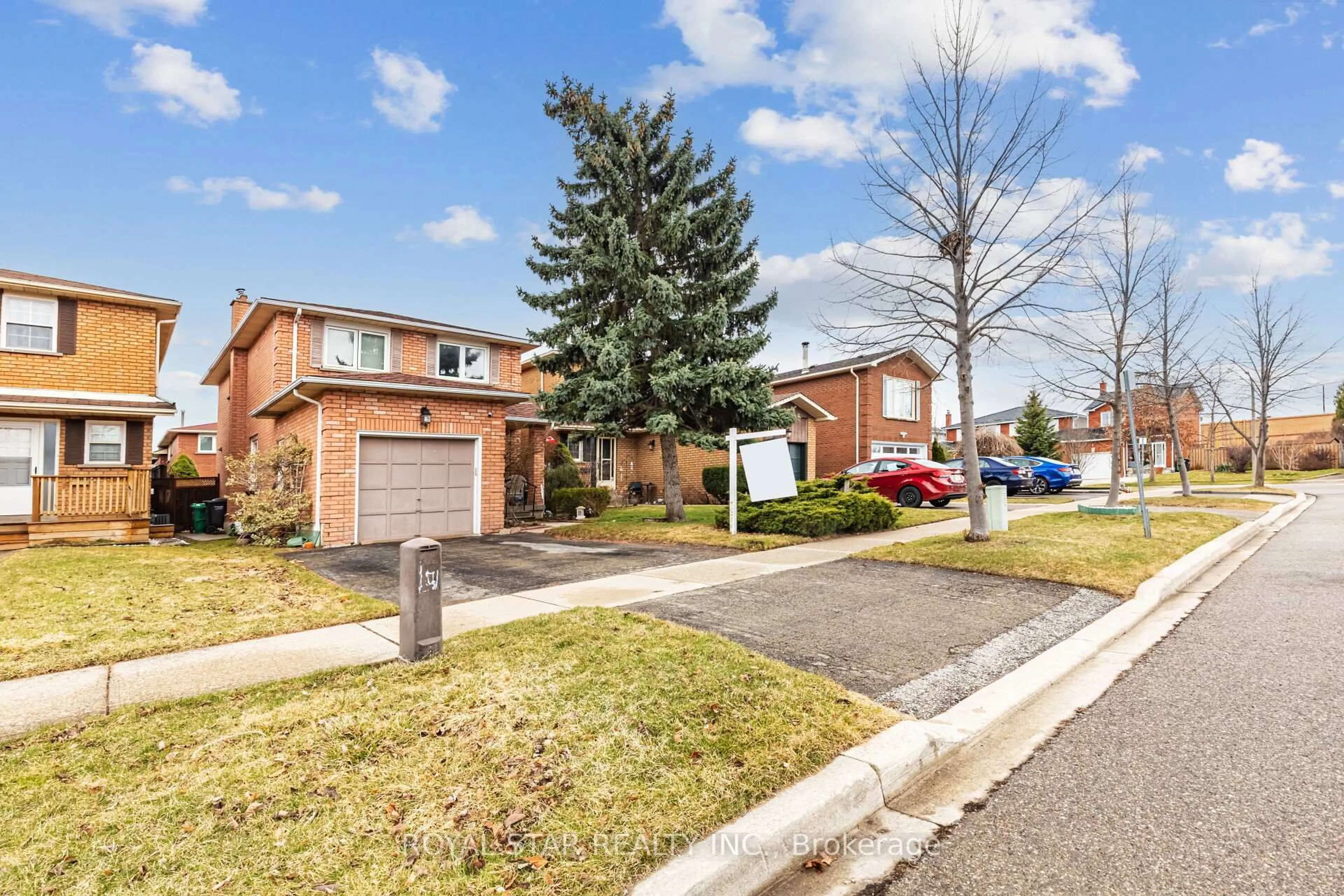 Home with brick exterior material, street for 89 Dumfries Ave, Brampton Ontario L6Z 2X1