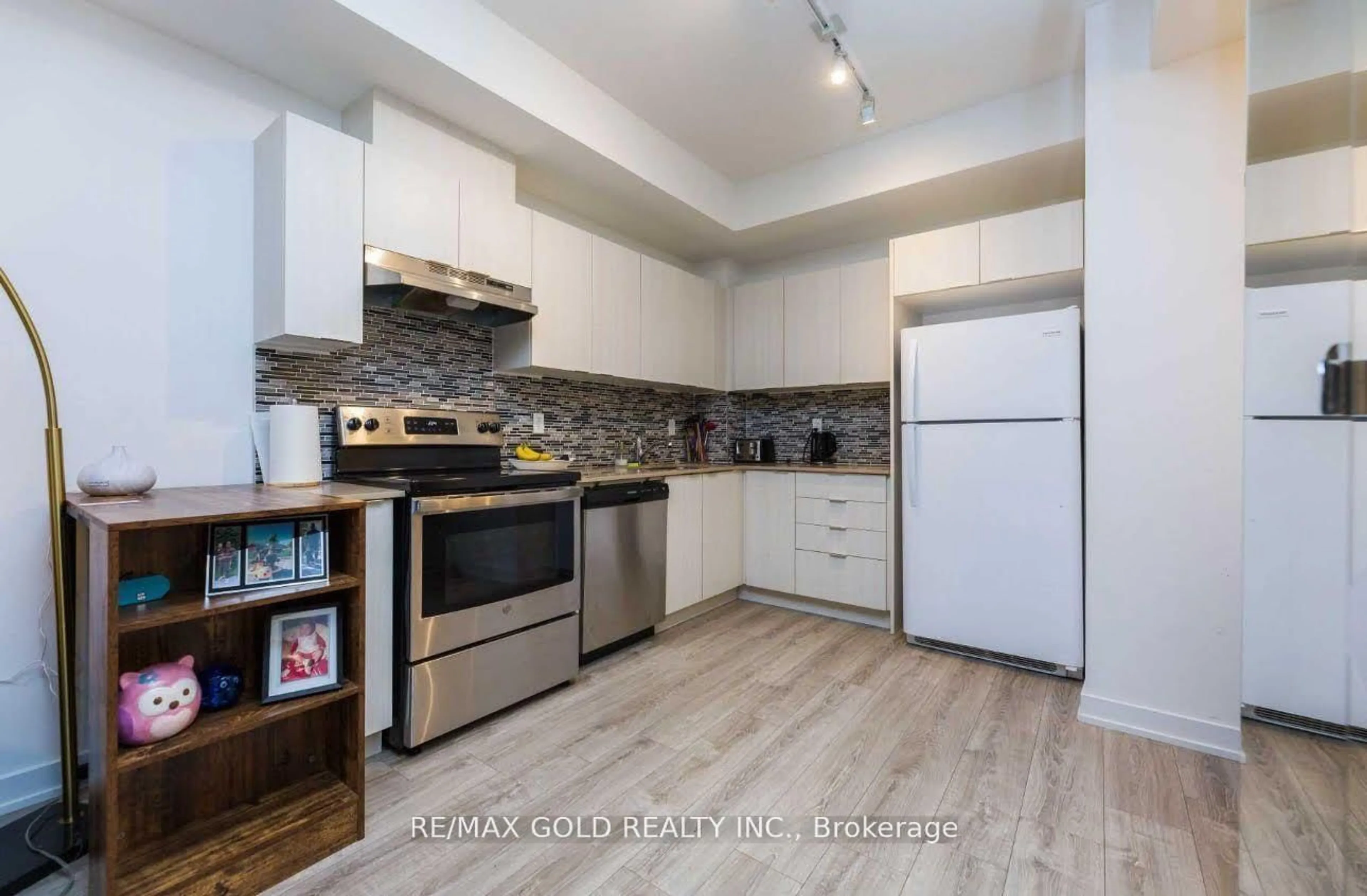 Standard kitchen, unknown for 42 - 200 MALTA Ave, Brampton Ontario L6Y 6H8
