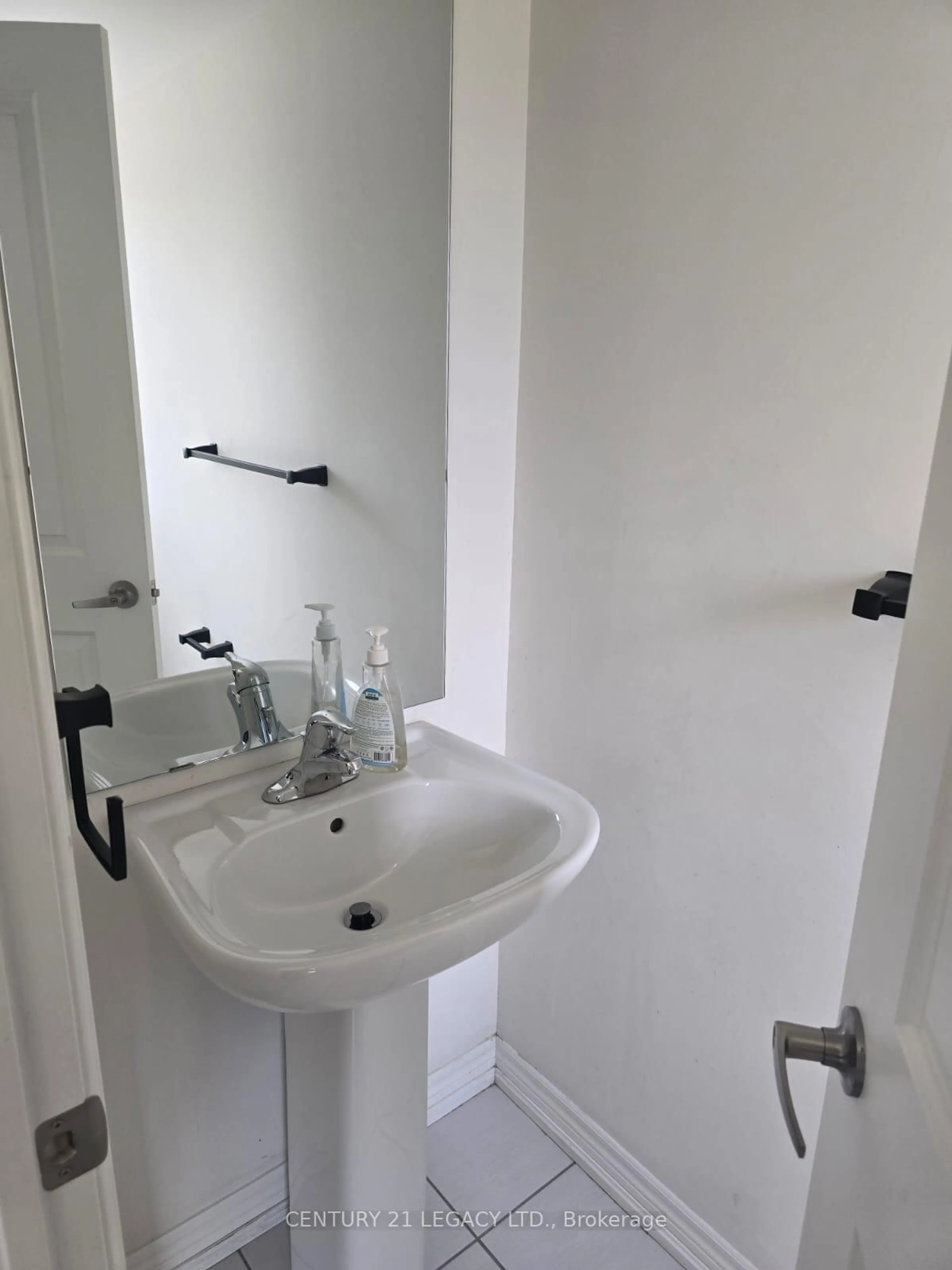 Standard bathroom, unknown for 4 Queenpost Dr, Brampton Ontario L6X 0B2