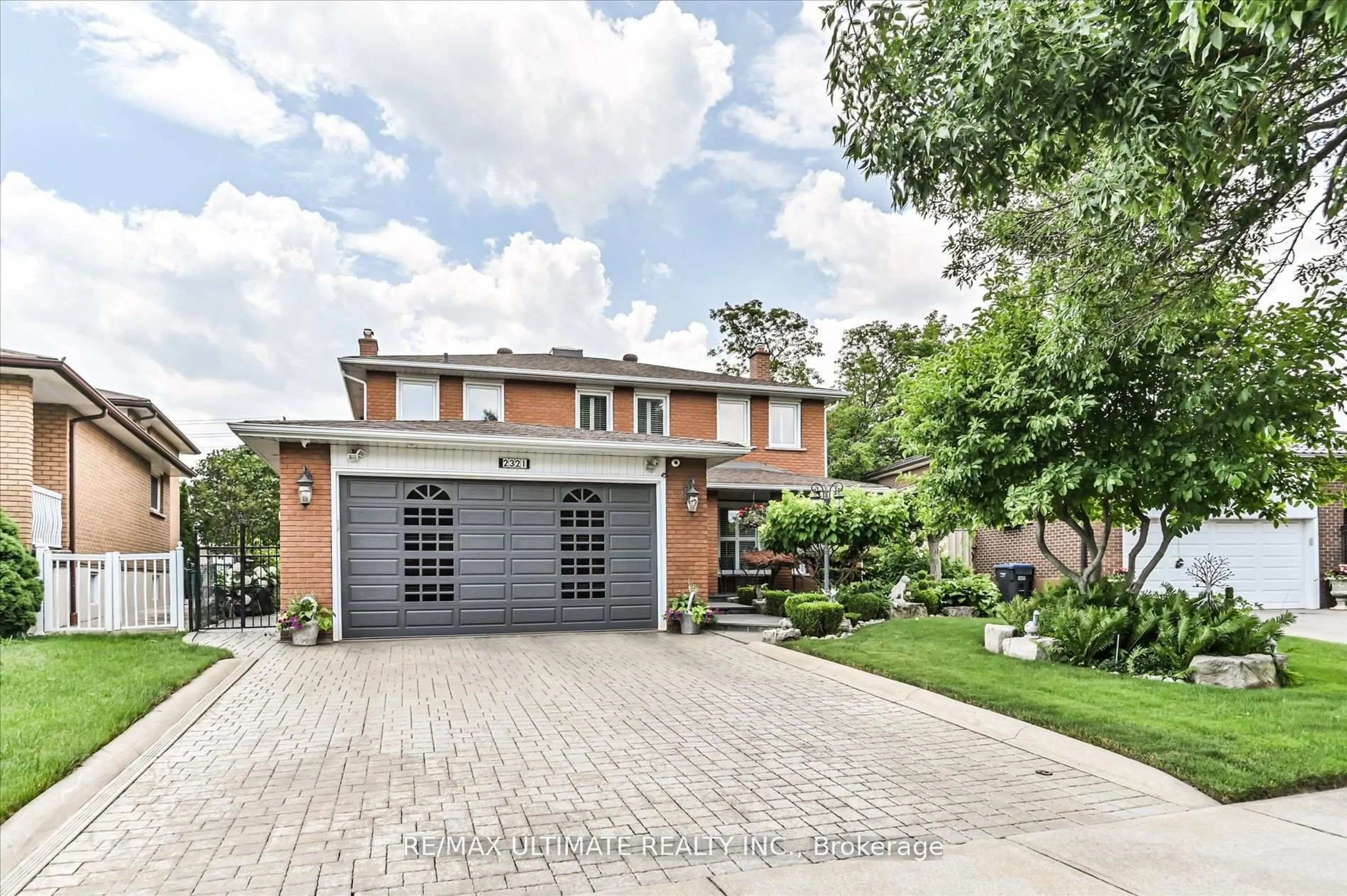 Home with brick exterior material, street for 2321 Harcourt Cres, Mississauga Ontario L4Y 3Y7