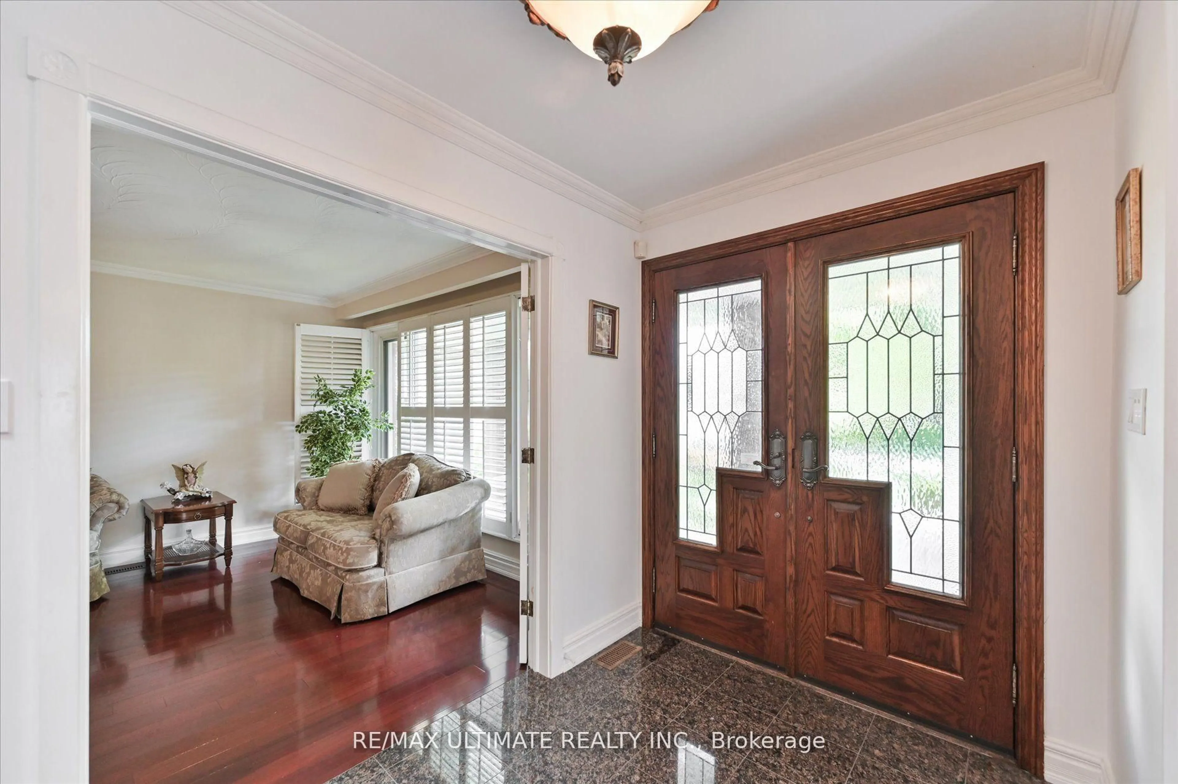 Indoor entryway for 2321 Harcourt Cres, Mississauga Ontario L4Y 3Y7