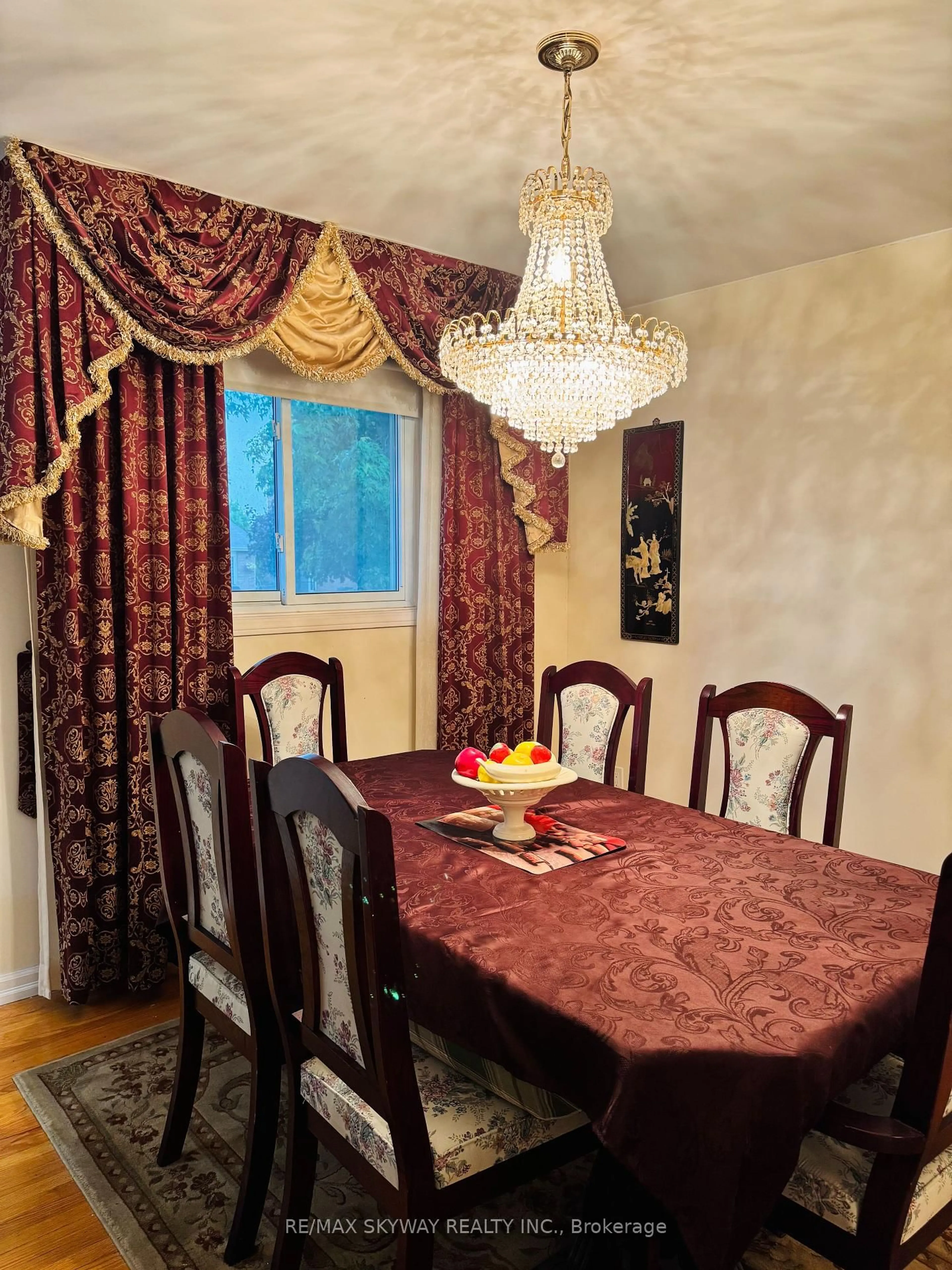 Dining room, unknown for 15 Maidstone Cres, Brampton Ontario L6S 2Z4