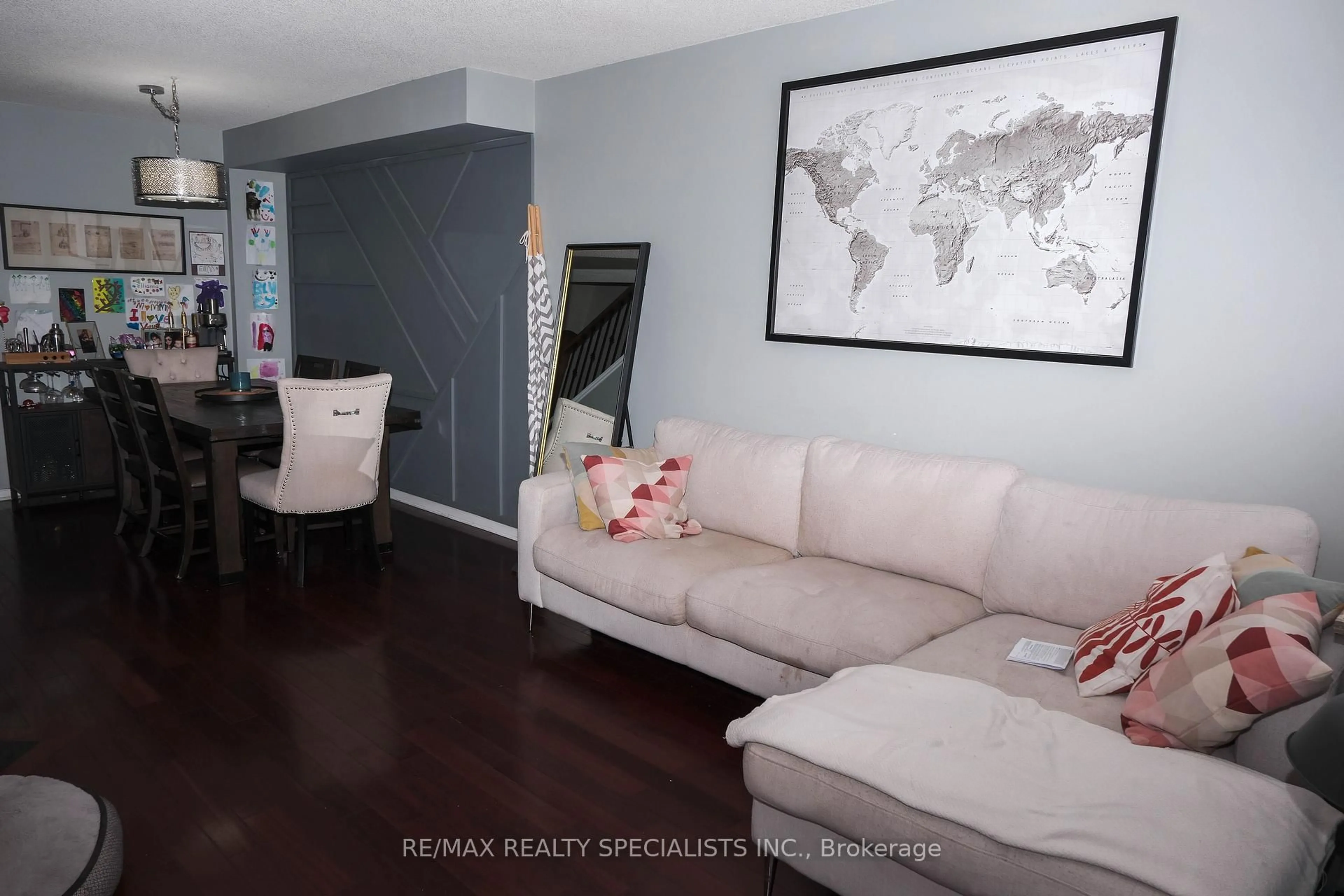 A pic of a room for 895 Maple Ave #604, Burlington Ontario L7S 2H7