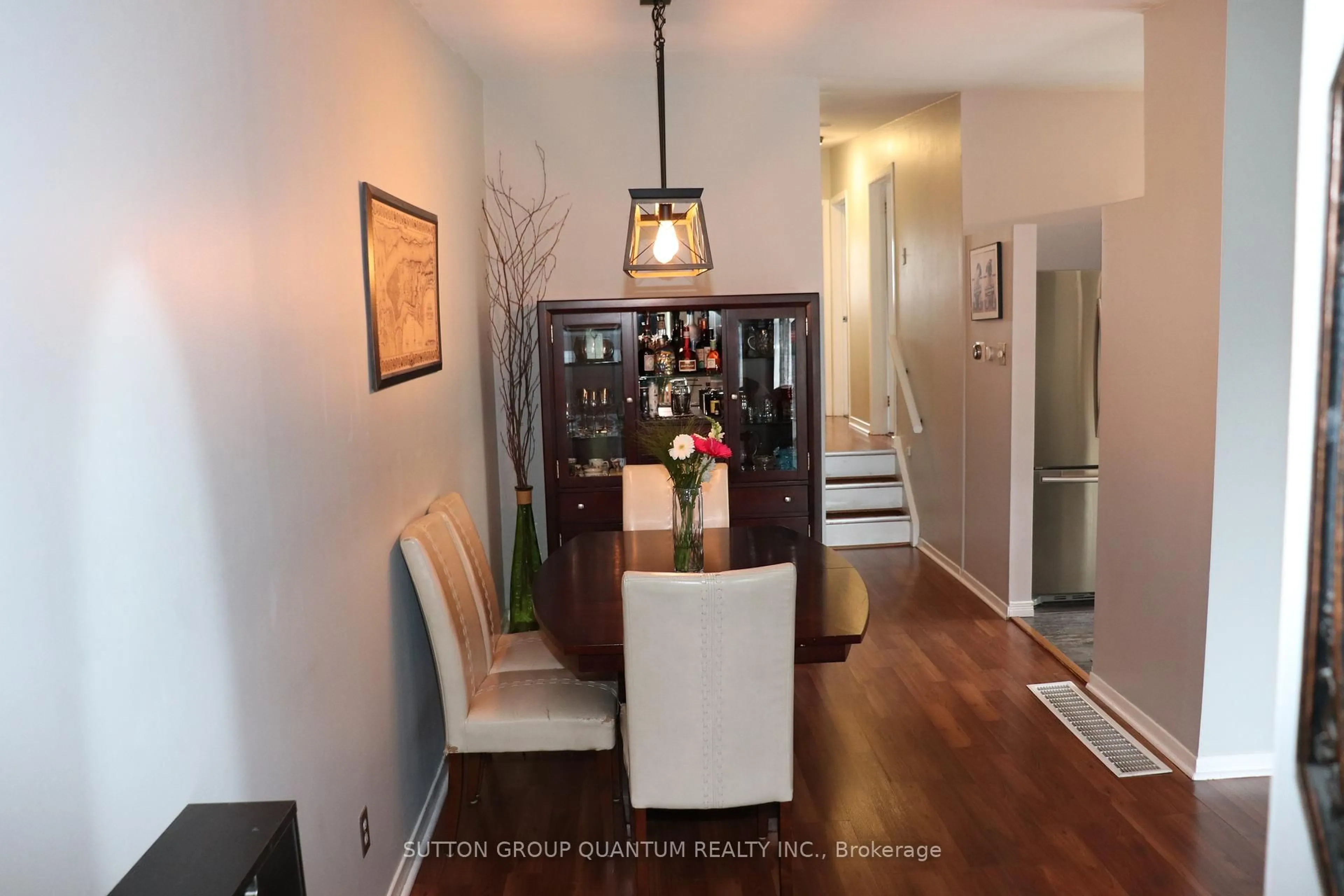 Dining room, wood/laminate floor for 2618 constable Rd, Mississauga Ontario L5J 1W2